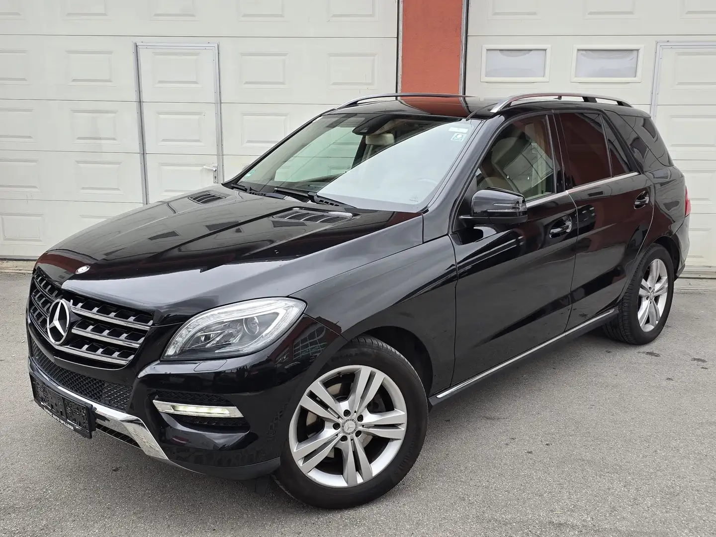 Mercedes-Benz ML 350 ML 350 BlueTEC 4MATIC A-Edition Aut. Schwarz - 1