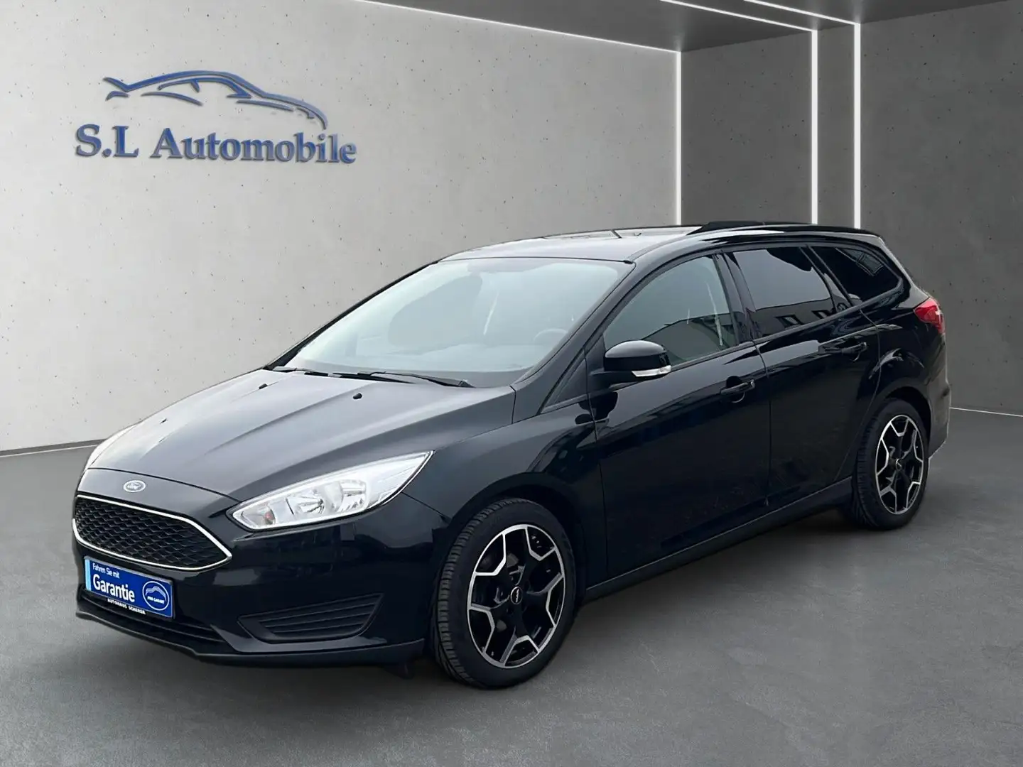 Ford Focus Turnier Trend Wagen Nr 049 Schwarz - 2