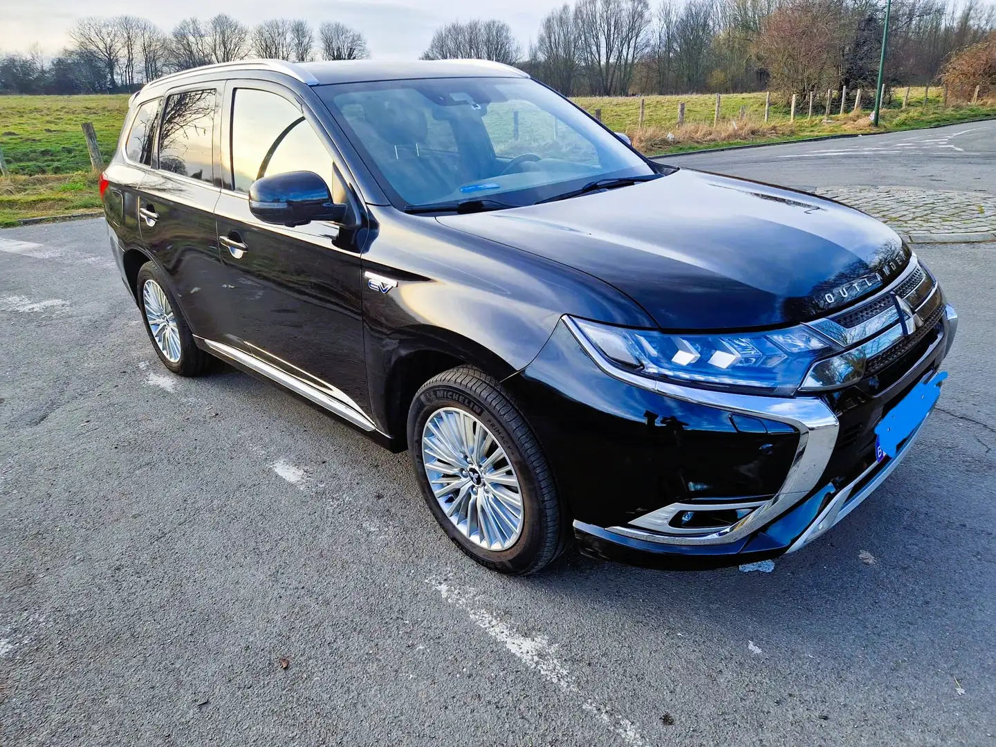 Mitsubishi Outlander Outlander PHEV 2.4i 4WD Instyle – Full Option Zwart - 2
