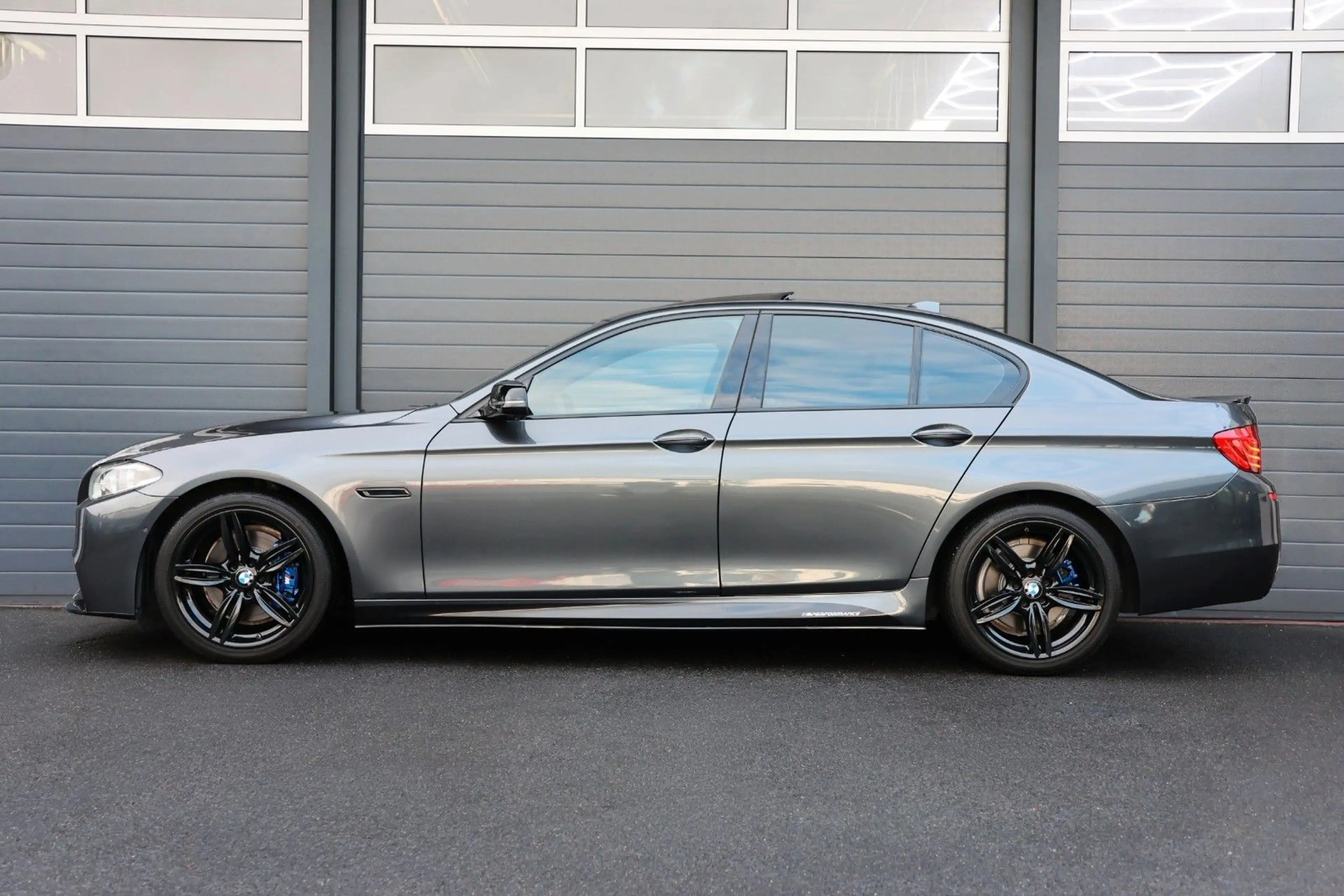 BMW 535 i M/HUD/H&K/TOTW/SHZ/Adaptive LED/SPUR/R19 — photo 4