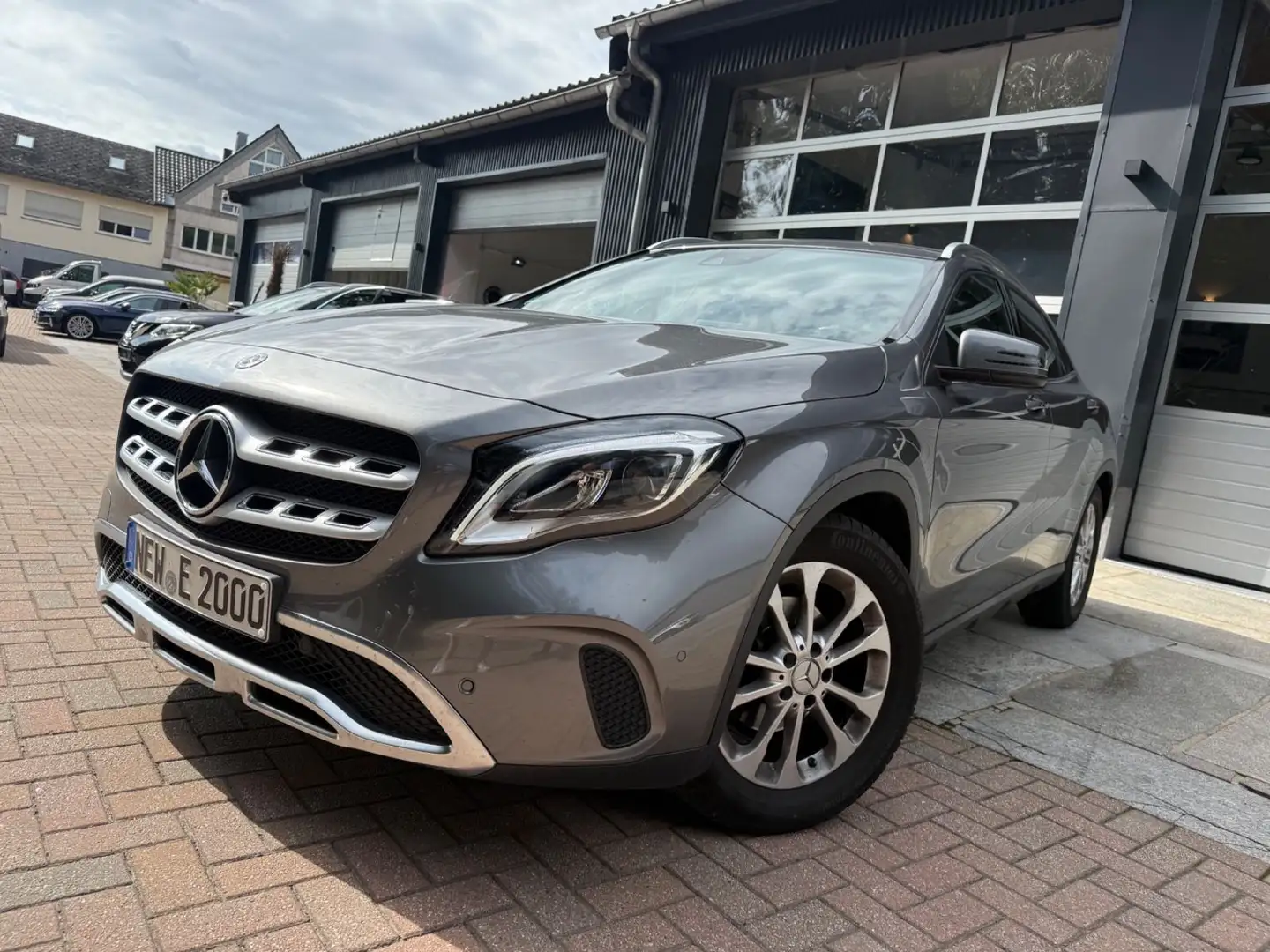 Mercedes-Benz GLA 180 2.Hand Navigation Euro 6 48tkm Gris - 1