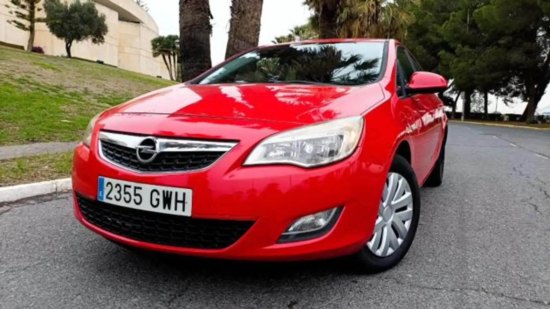 Opel Astra 1.4 Essentia Rosso - 2