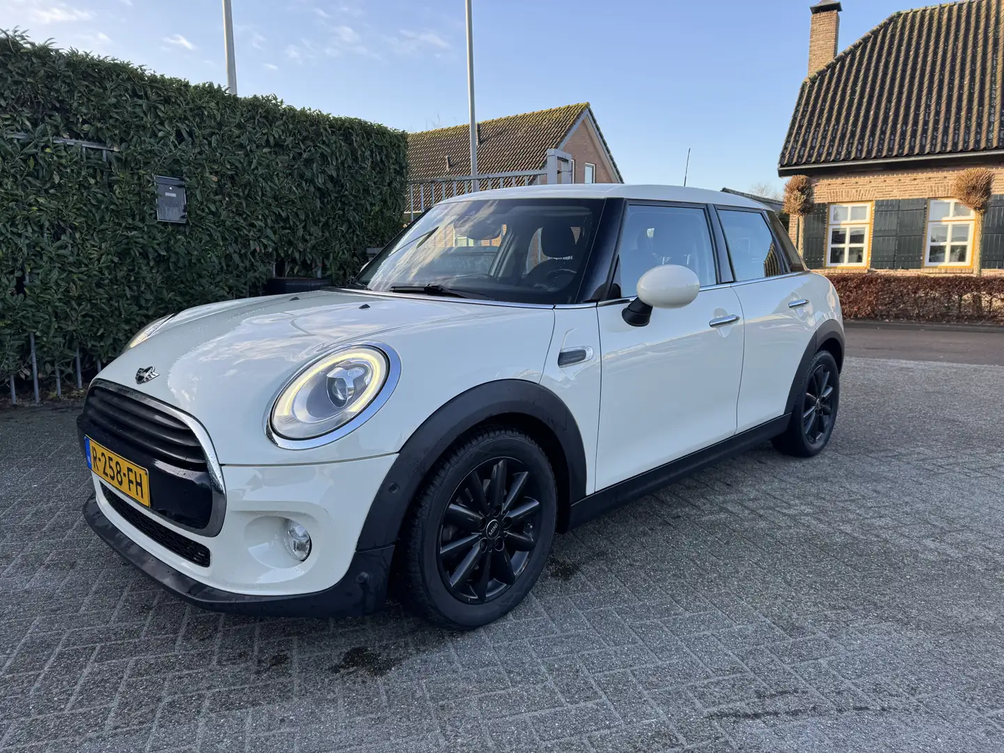 MINI Cooper D Mini 1.5 Chili Serious Business | Navi | Clima | S Blanc - 2
