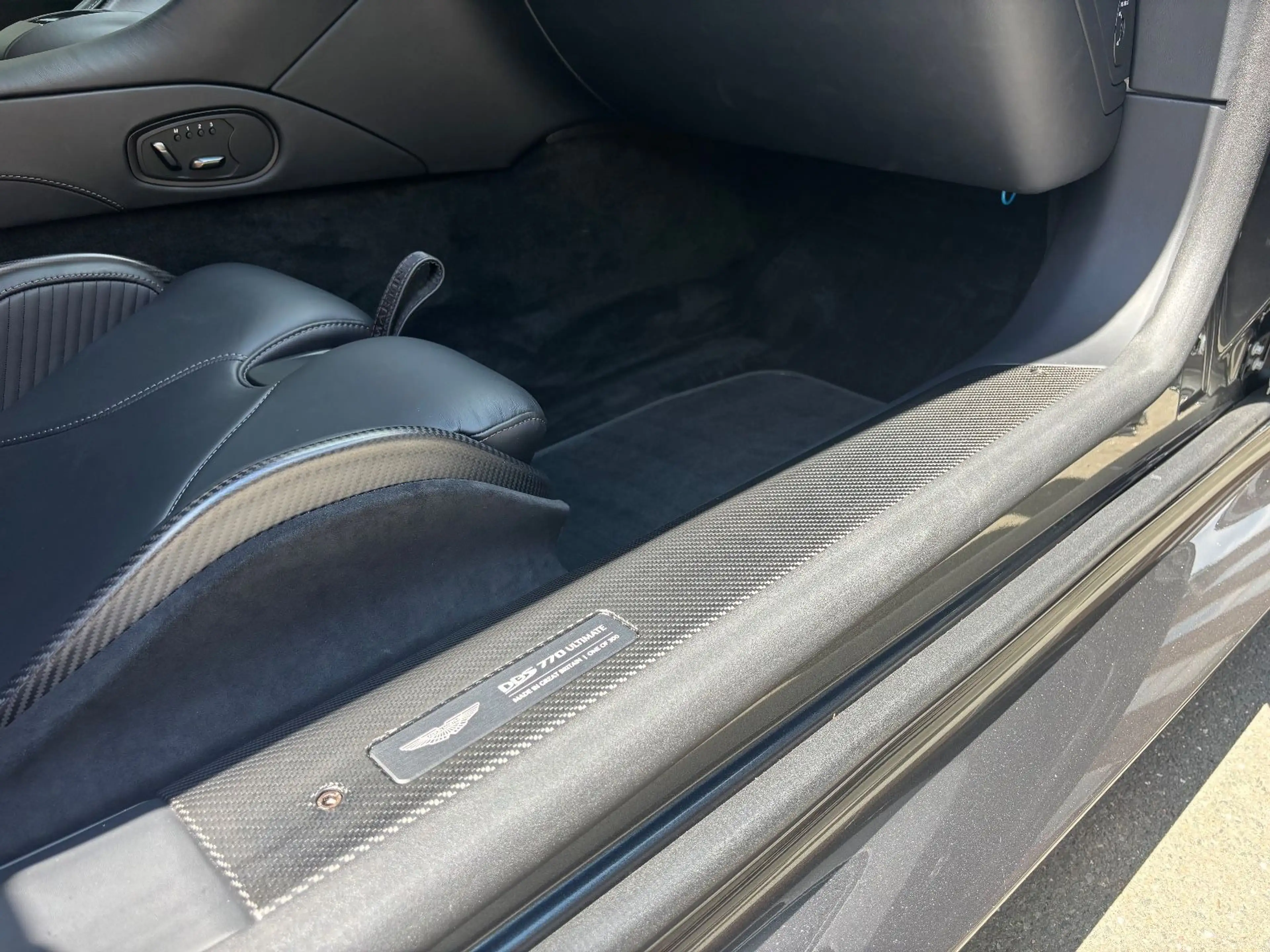 Aston Martin DBS 5.2 V12 770 Ultimate 1/300 Carbon Seats PPF — photo 25