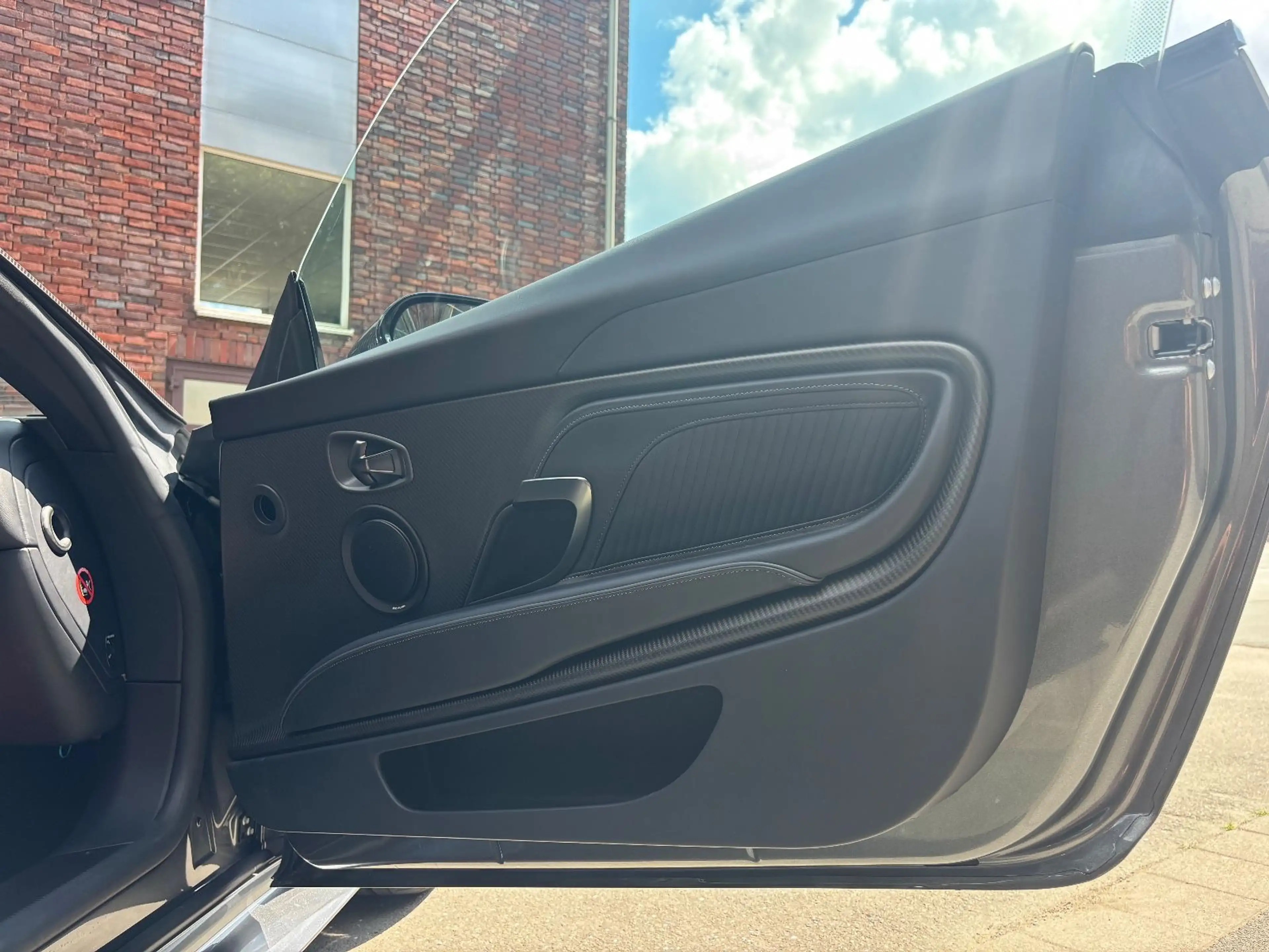 Aston Martin DBS 5.2 V12 770 Ultimate 1/300 Carbon Seats PPF — photo 27