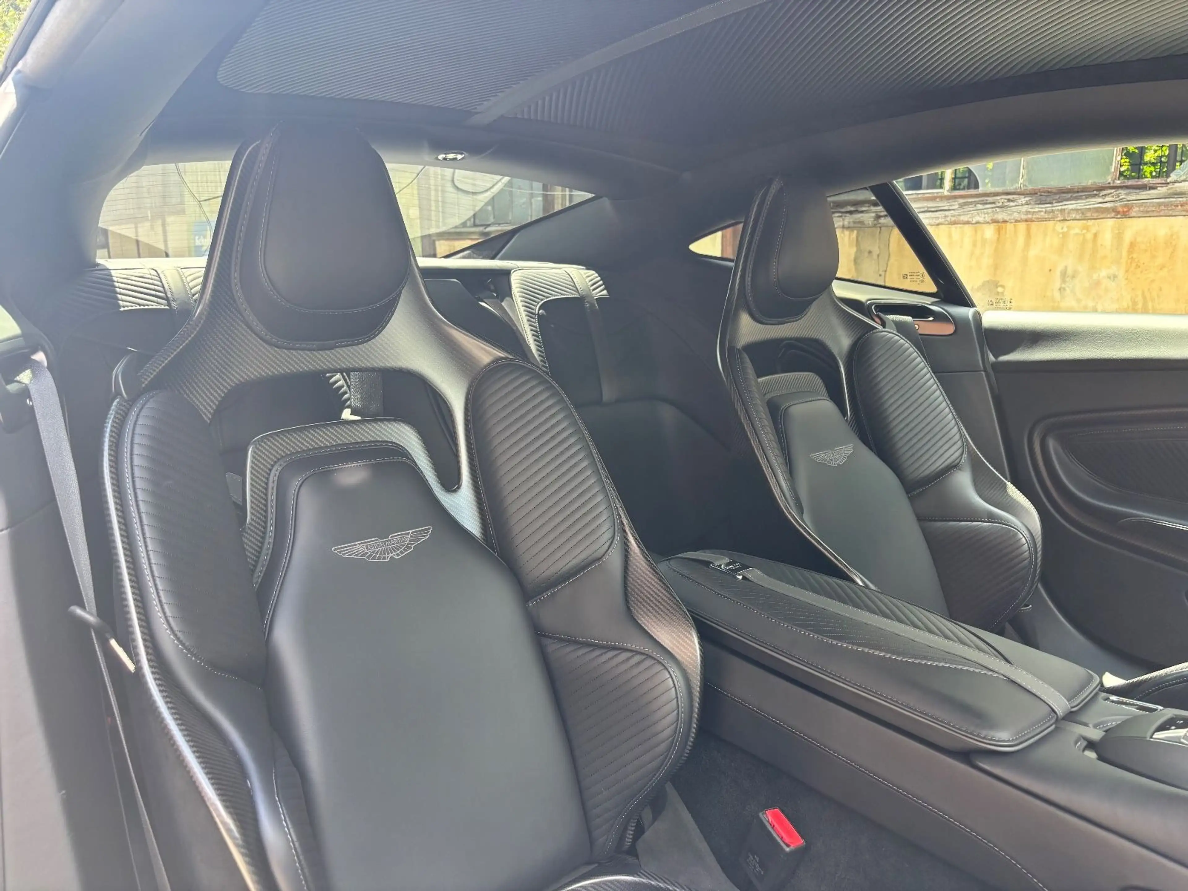 Aston Martin DBS 5.2 V12 770 Ultimate 1/300 Carbon Seats PPF — photo 7