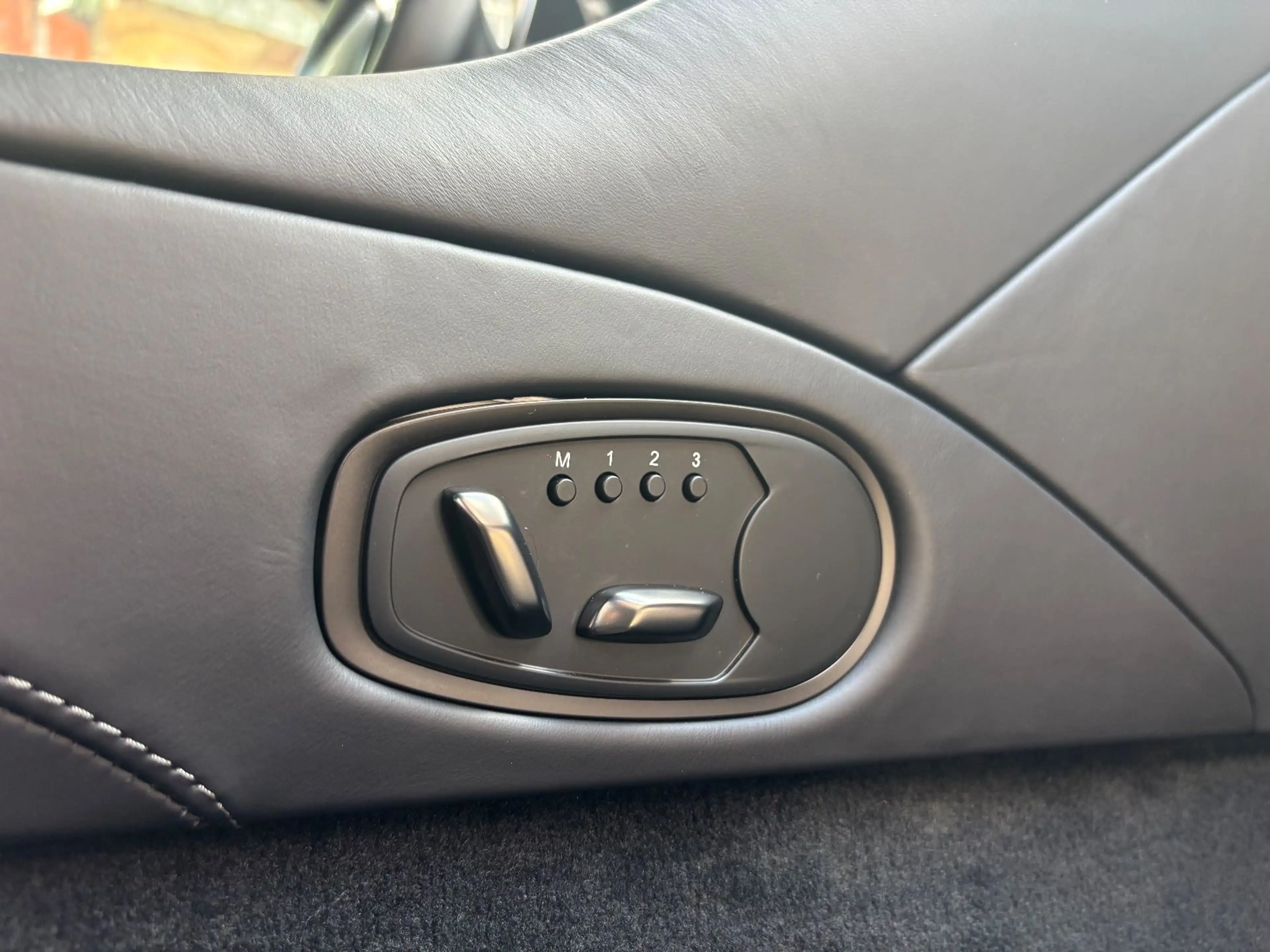 Aston Martin DBS 5.2 V12 770 Ultimate 1/300 Carbon Seats PPF — photo 21