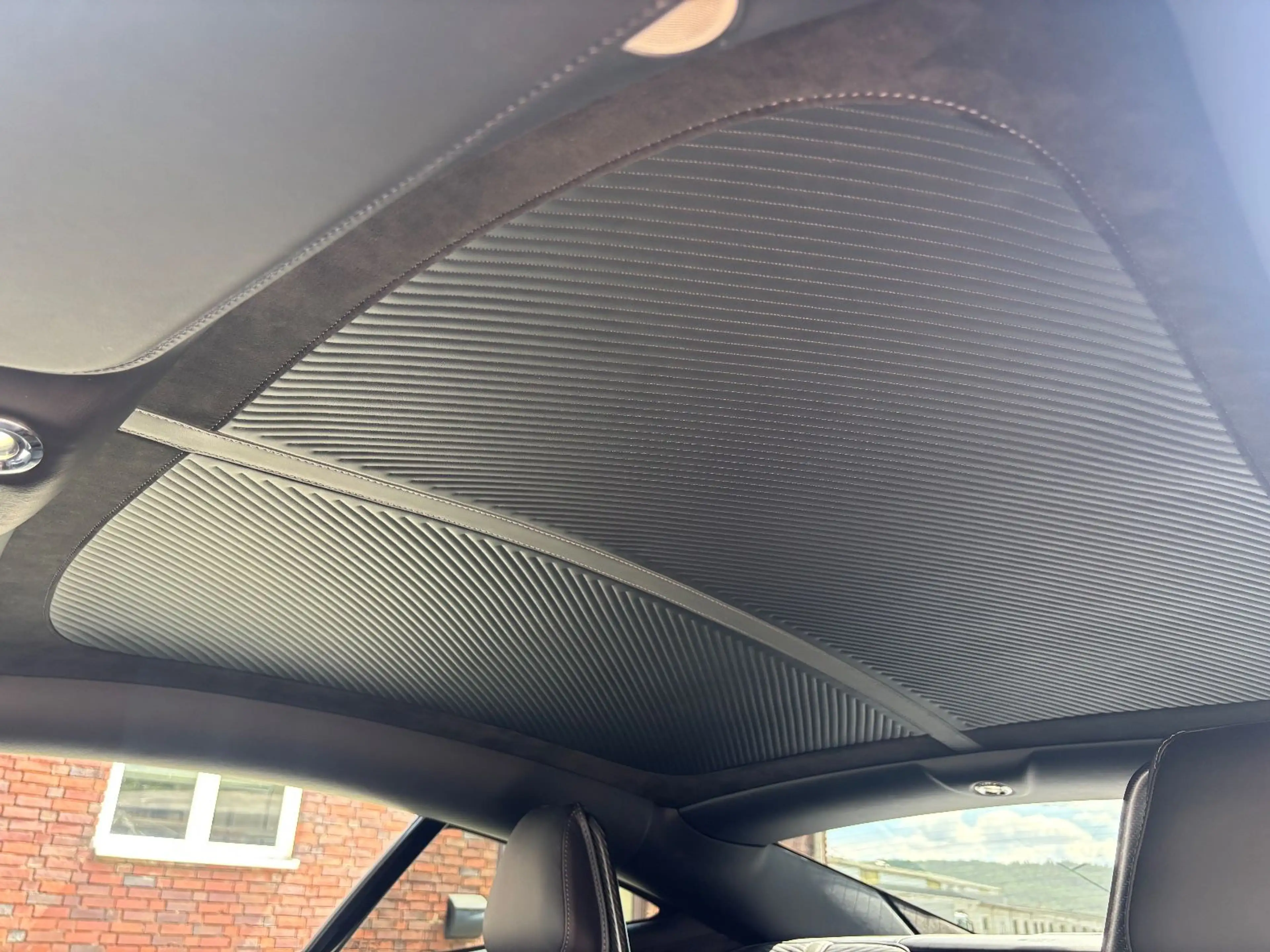 Aston Martin DBS 5.2 V12 770 Ultimate 1/300 Carbon Seats PPF — photo 17