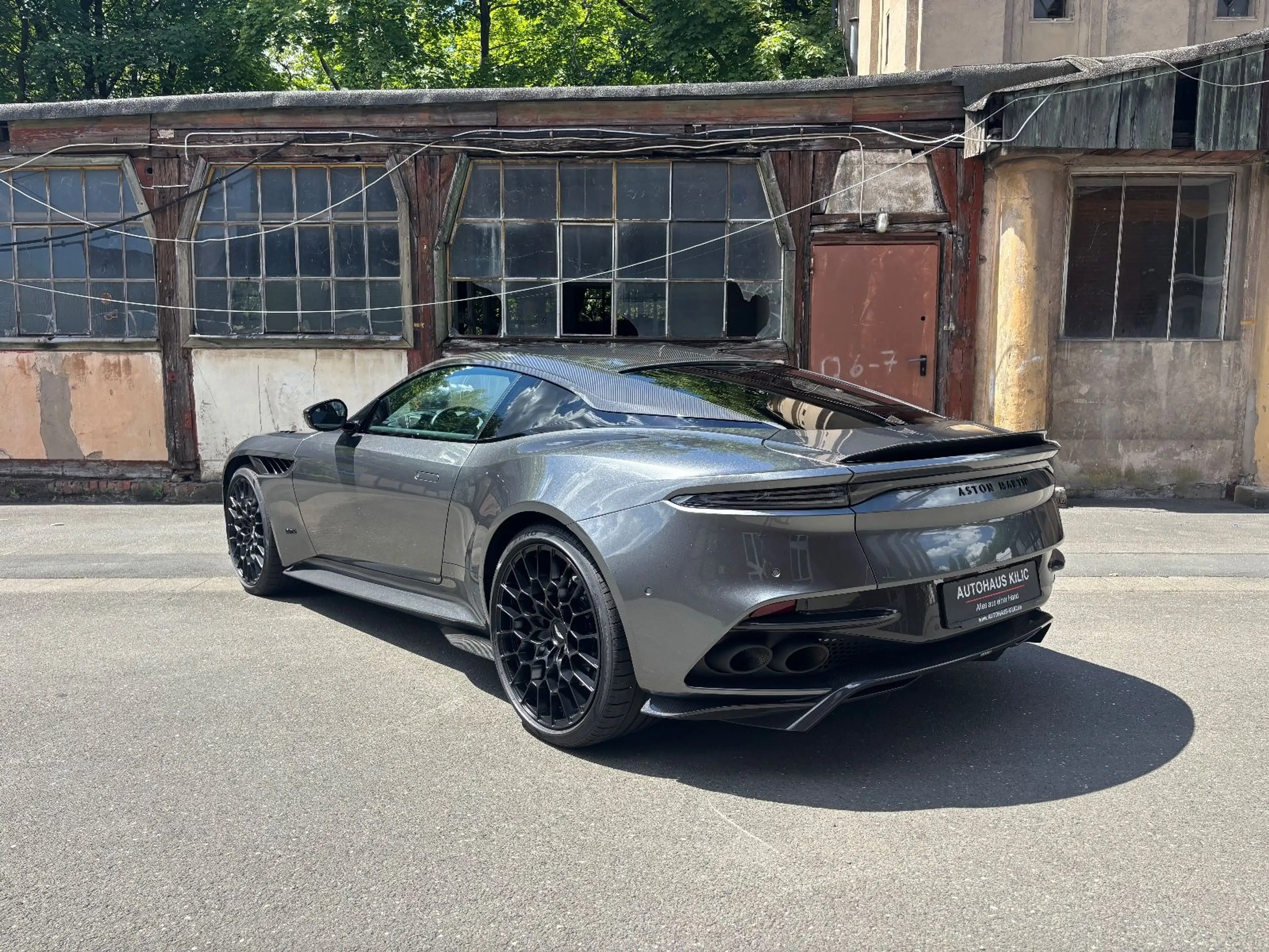 Aston Martin DBS 5.2 V12 770 Ultimate 1/300 Carbon Seats PPF — photo 4