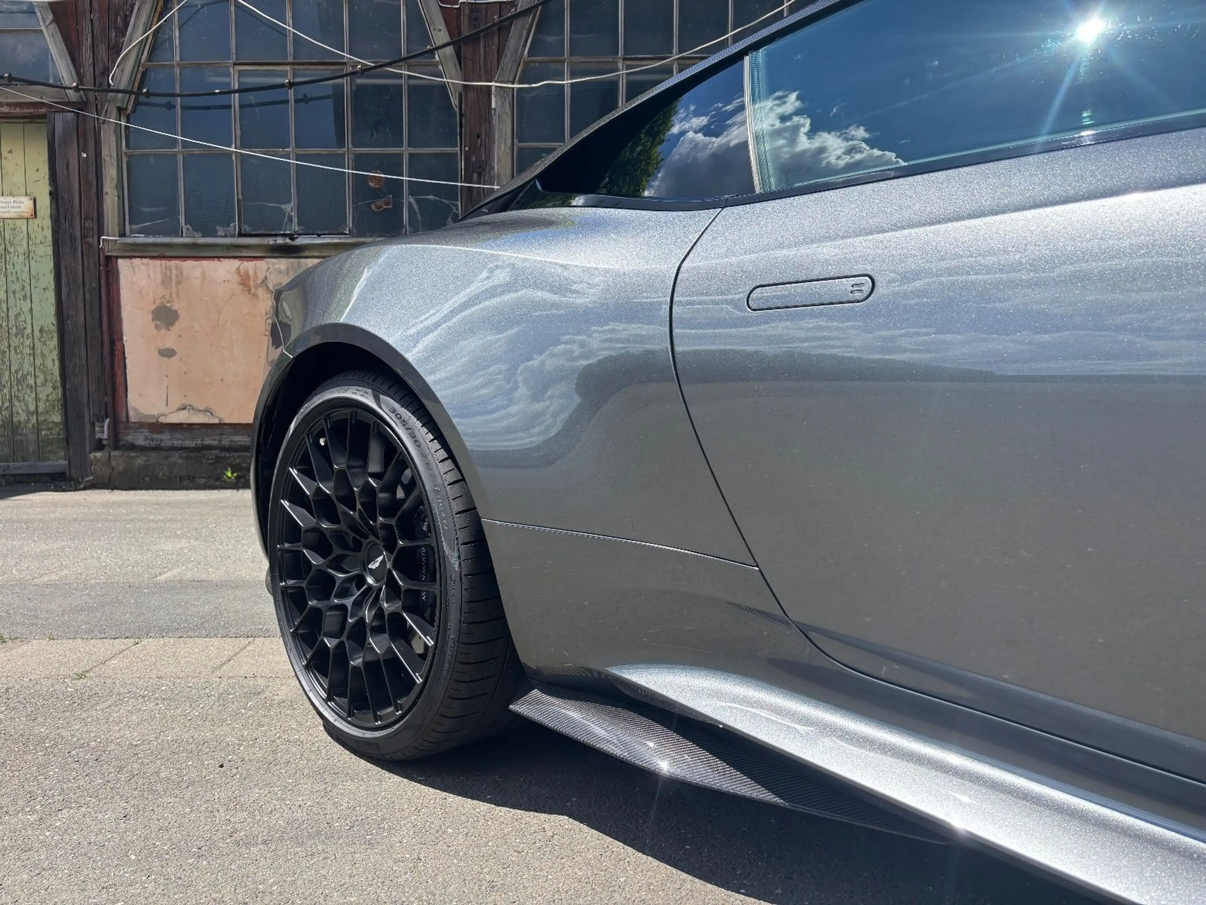 Aston Martin DBS 5.2 V12 770 Ultimate 1/300 Carbon Seats PPF — photo 35