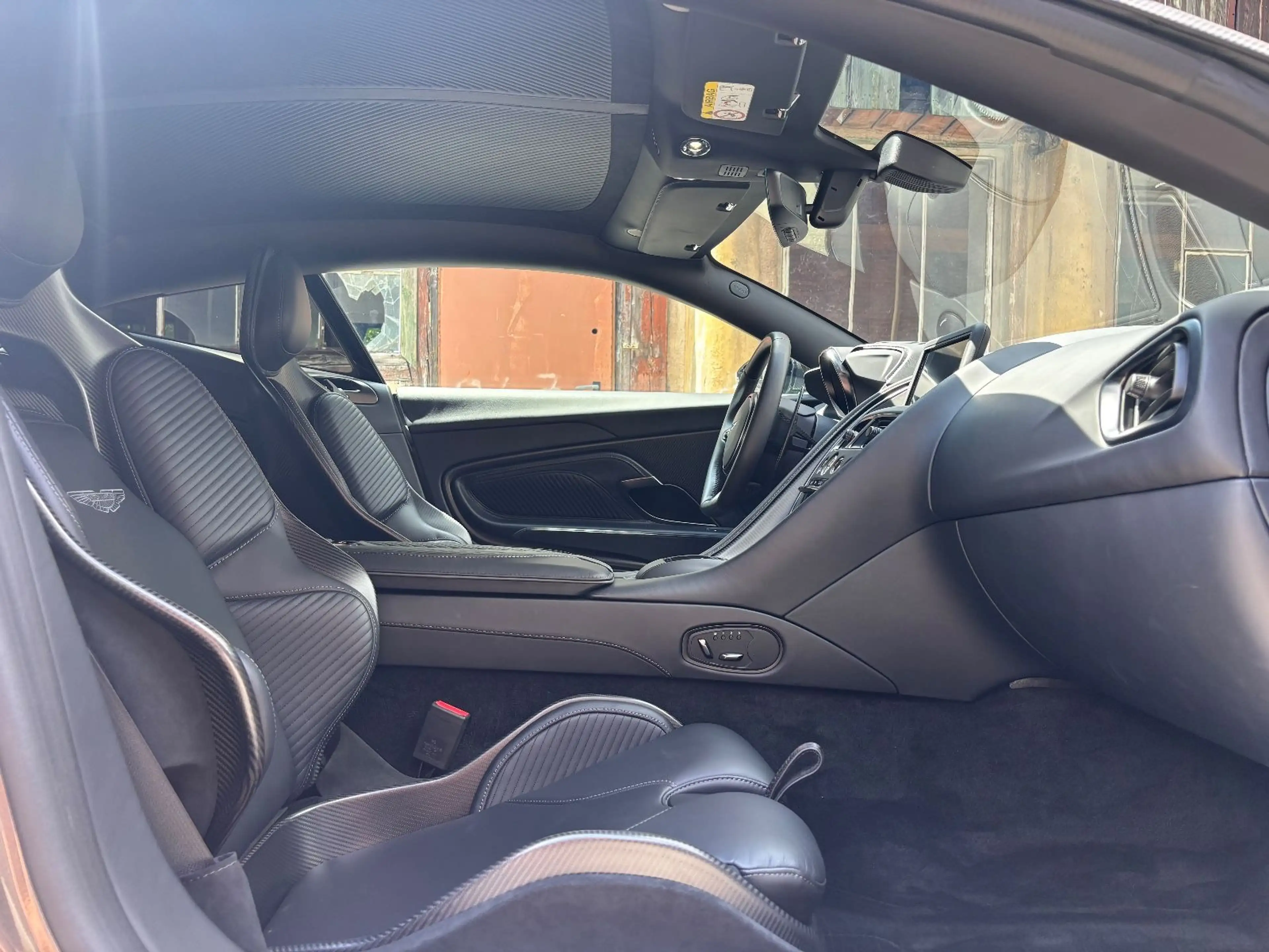 Aston Martin DBS 5.2 V12 770 Ultimate 1/300 Carbon Seats PPF — photo 6
