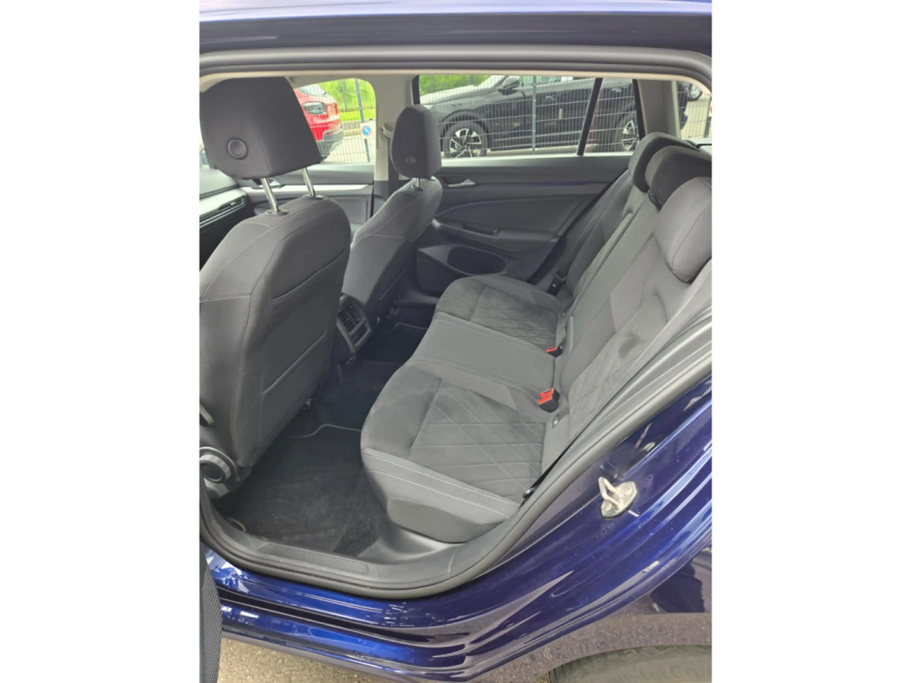 Volkswagen Golf Variant 2.0 TDI DSG LIFE — photo 6