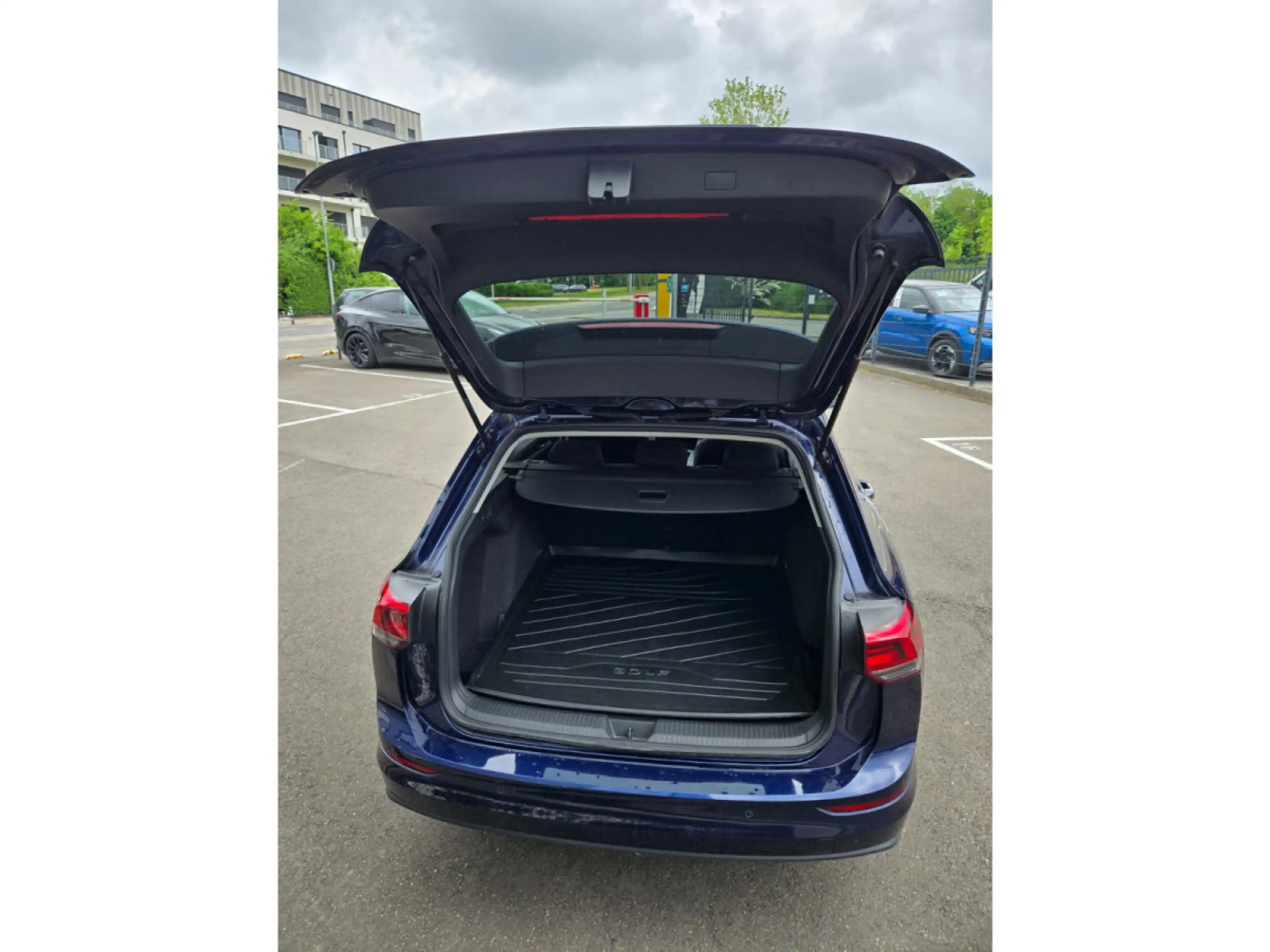 Volkswagen Golf Variant 2.0 TDI DSG LIFE — photo 9