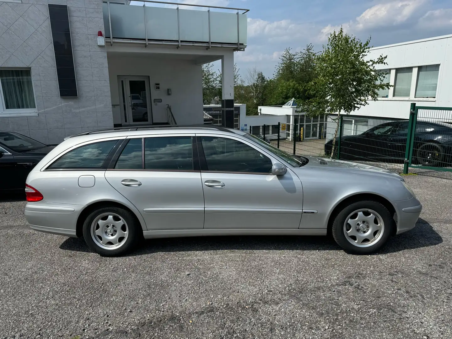 Mercedes-Benz E 220 *Getriebe-Probleme* Plateado - 2