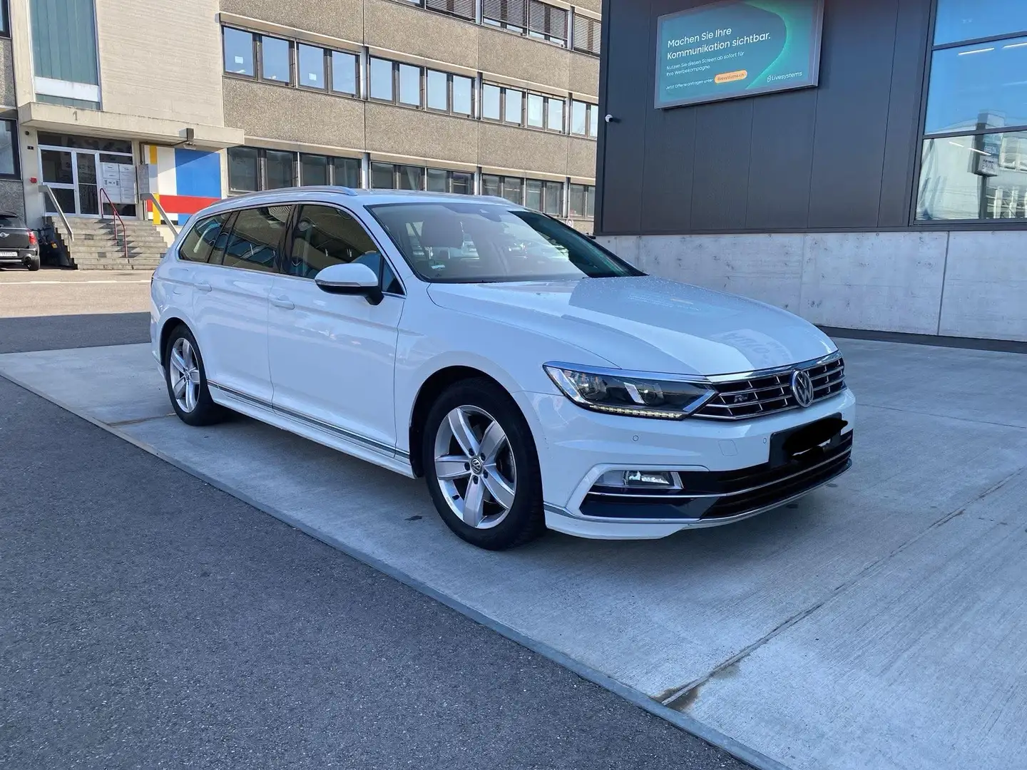 Volkswagen Passat Variant SW 2.0 TDI 190 BMT DSG6 4Motion Alltrack Beyaz - 1