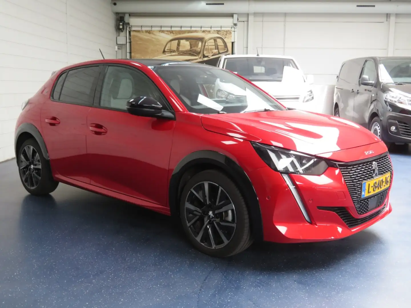 Peugeot 208 13.223 KM !!!!!!! 1.2 PureTech GT Pack Rood - 2
