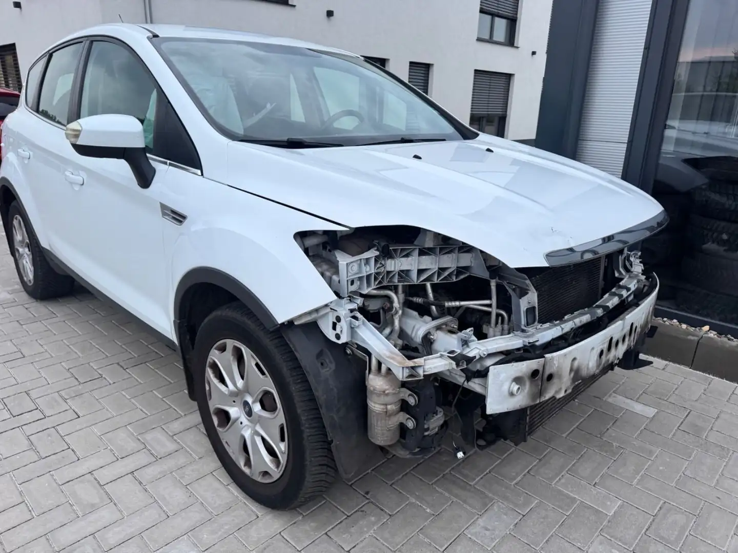 Ford Kuga Champions Edition 2.0TDCI Weiß - 1