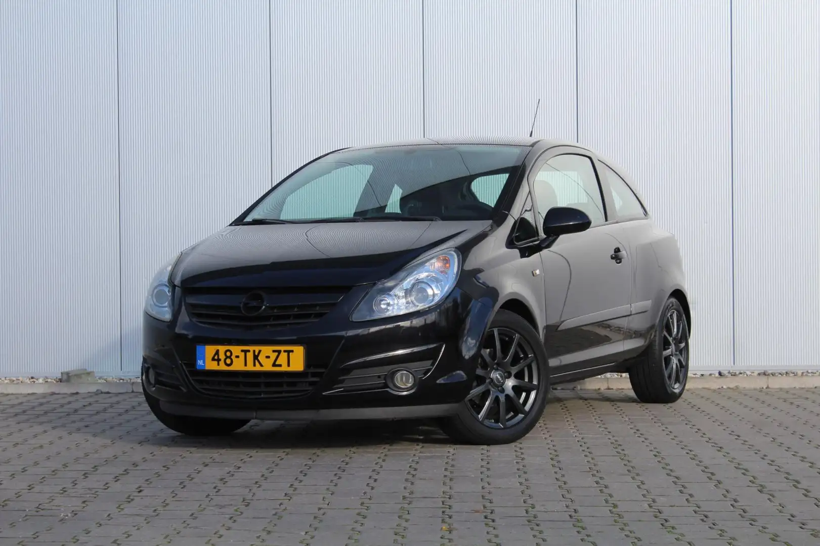Opel Corsa 1.4-16V Sport | Clima / Cruise control | NAP | APK Zwart - 1