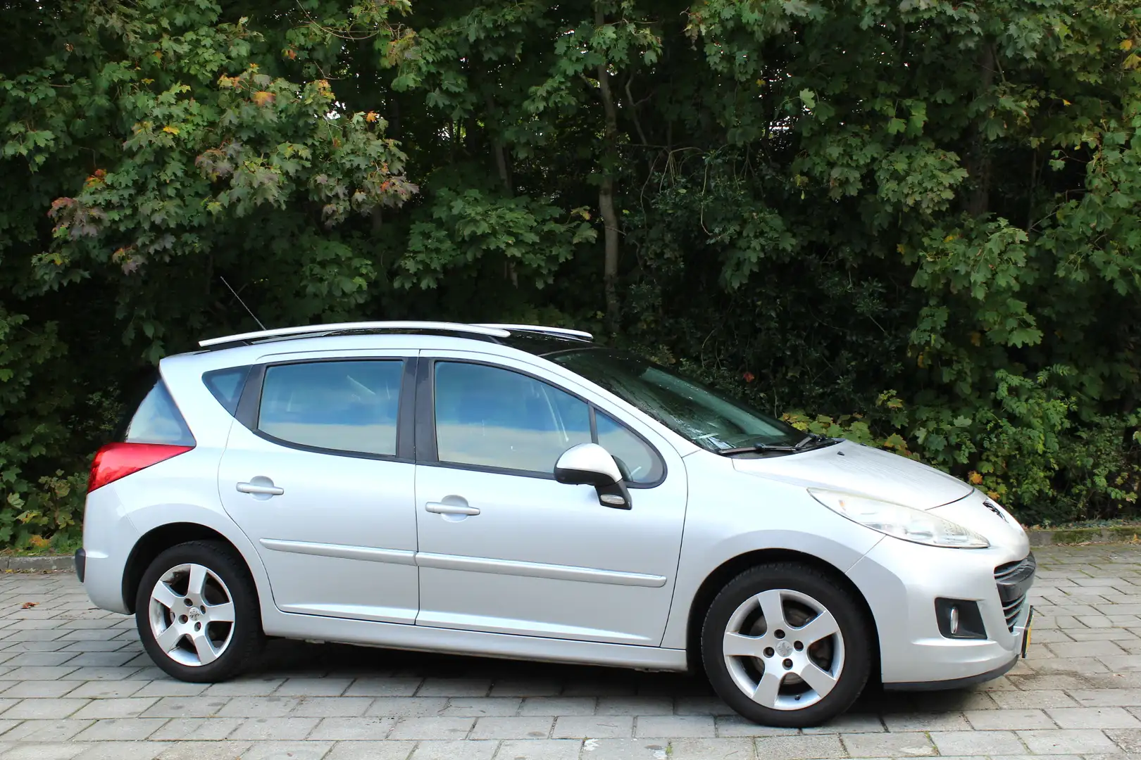 Peugeot 207 SW 1.6 VTi XS clima/cruise control panoramadak Grijs - 2