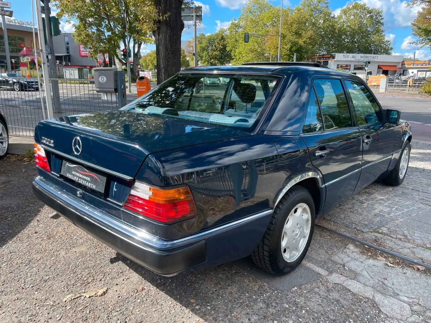 Mercedes-Benz 230 E*W124*AUTOMATIK*KLIMA*SCHIEBEDACH* Azul - 2