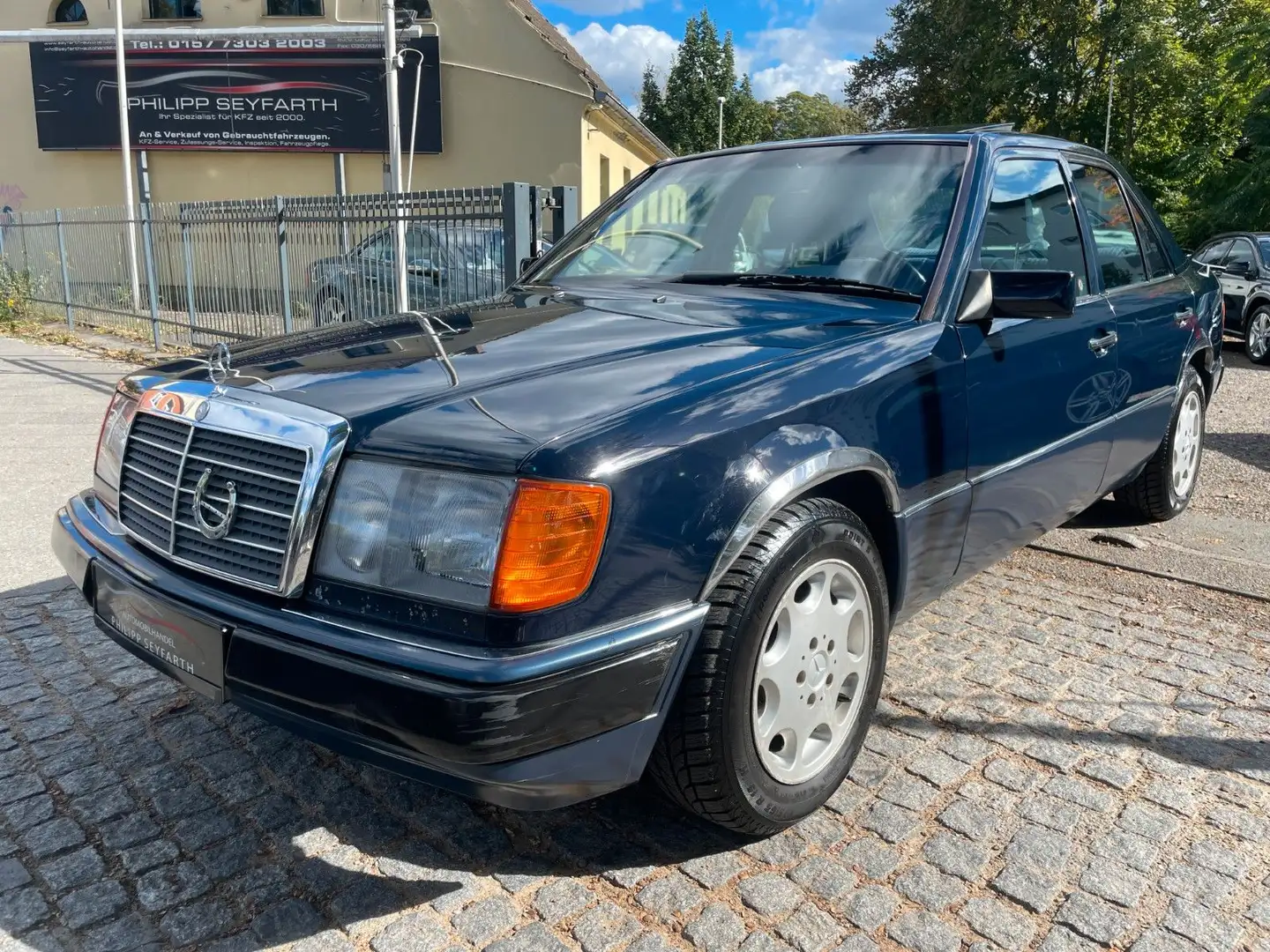 Mercedes-Benz 230 E*W124*AUTOMATIK*KLIMA*SCHIEBEDACH* Azul - 1