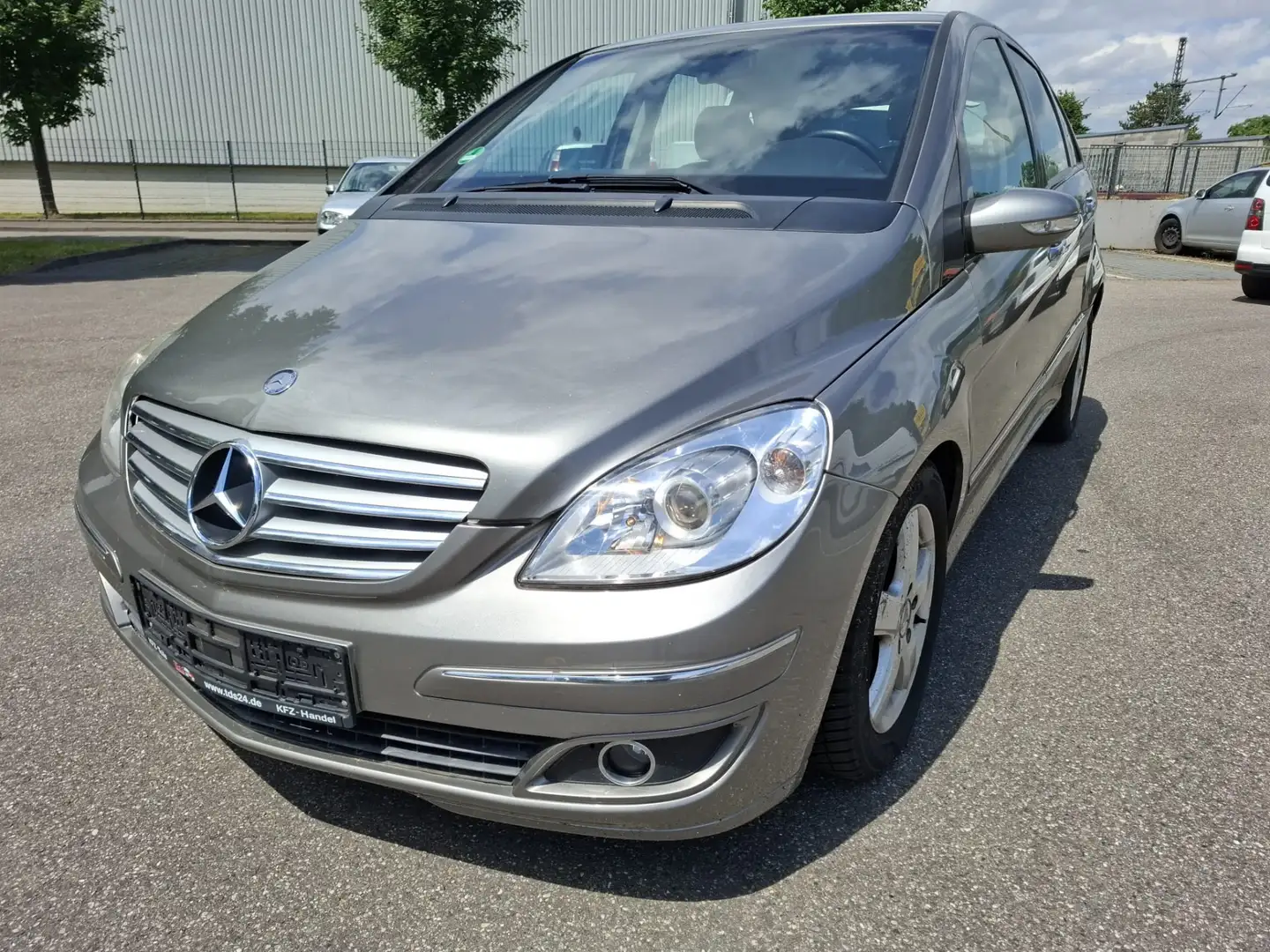 Mercedes-Benz B 200 Turbo Autotronic Automatik Stříbrná - 2