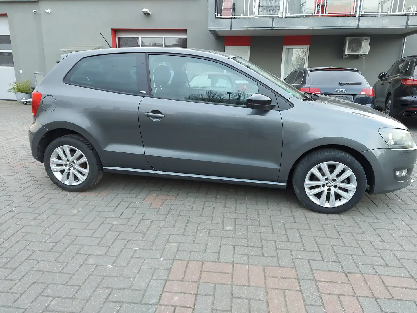 Volkswagen Polo Style Gris - 2
