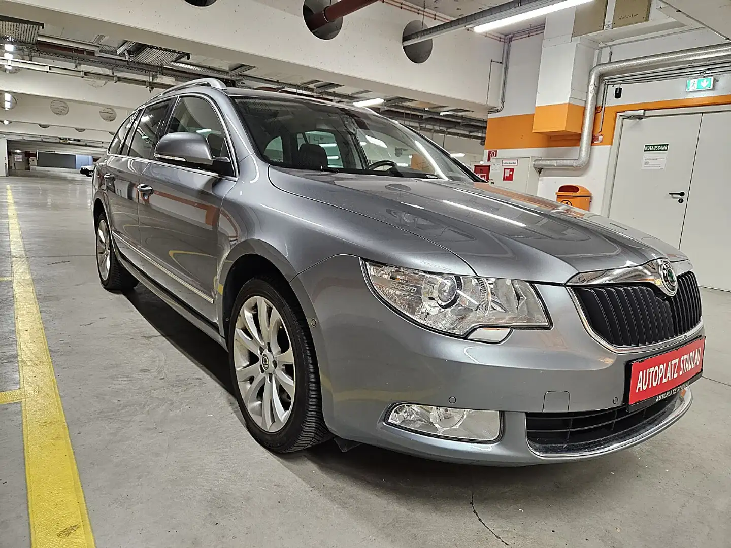 Skoda Superb Combi Elegance 2,0 TDI CR DPF DSG Grau - 2