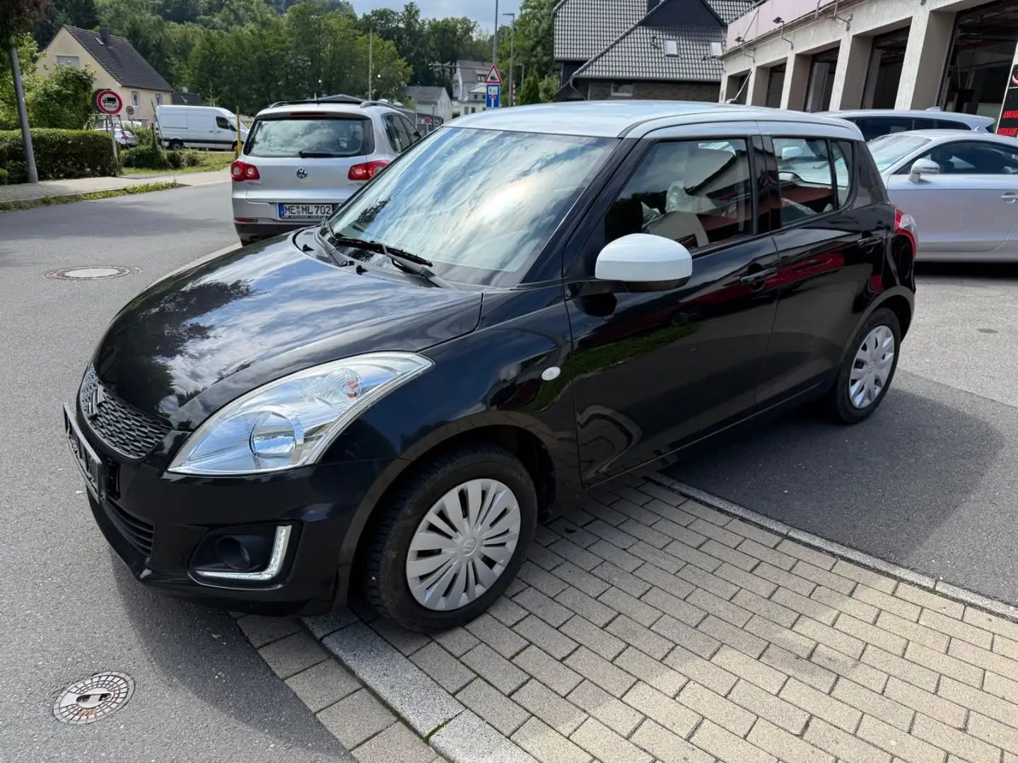 Suzuki Swift Club 4x4   1.Hand ,Klima, 44 KTM. Noir - 1