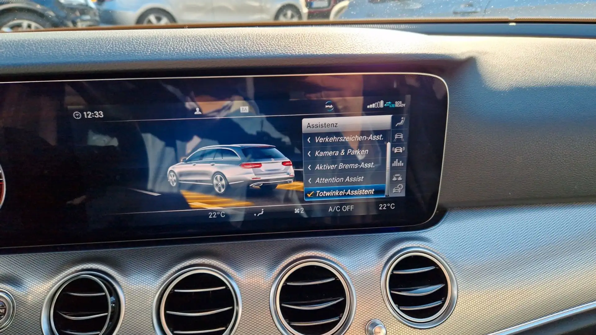 Mercedes-Benz E 200 d T-Modell 360 Widescreen+Kamera+Totwinkel Stříbrná - 1