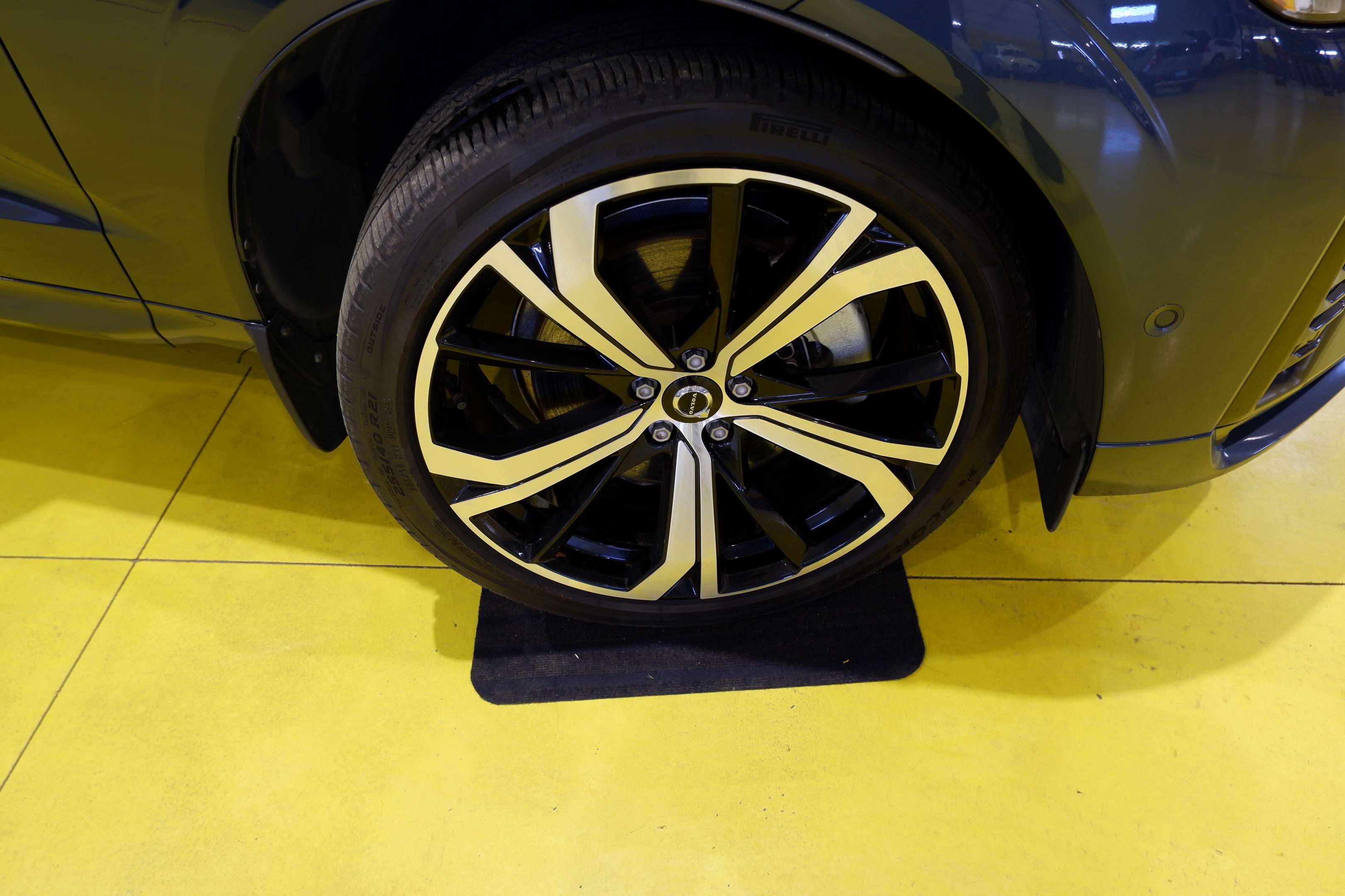 2022 Volvo XC60 (R.Design)Spec.Edition,Bowers/Wilkins,Head Up Disp thumb 14