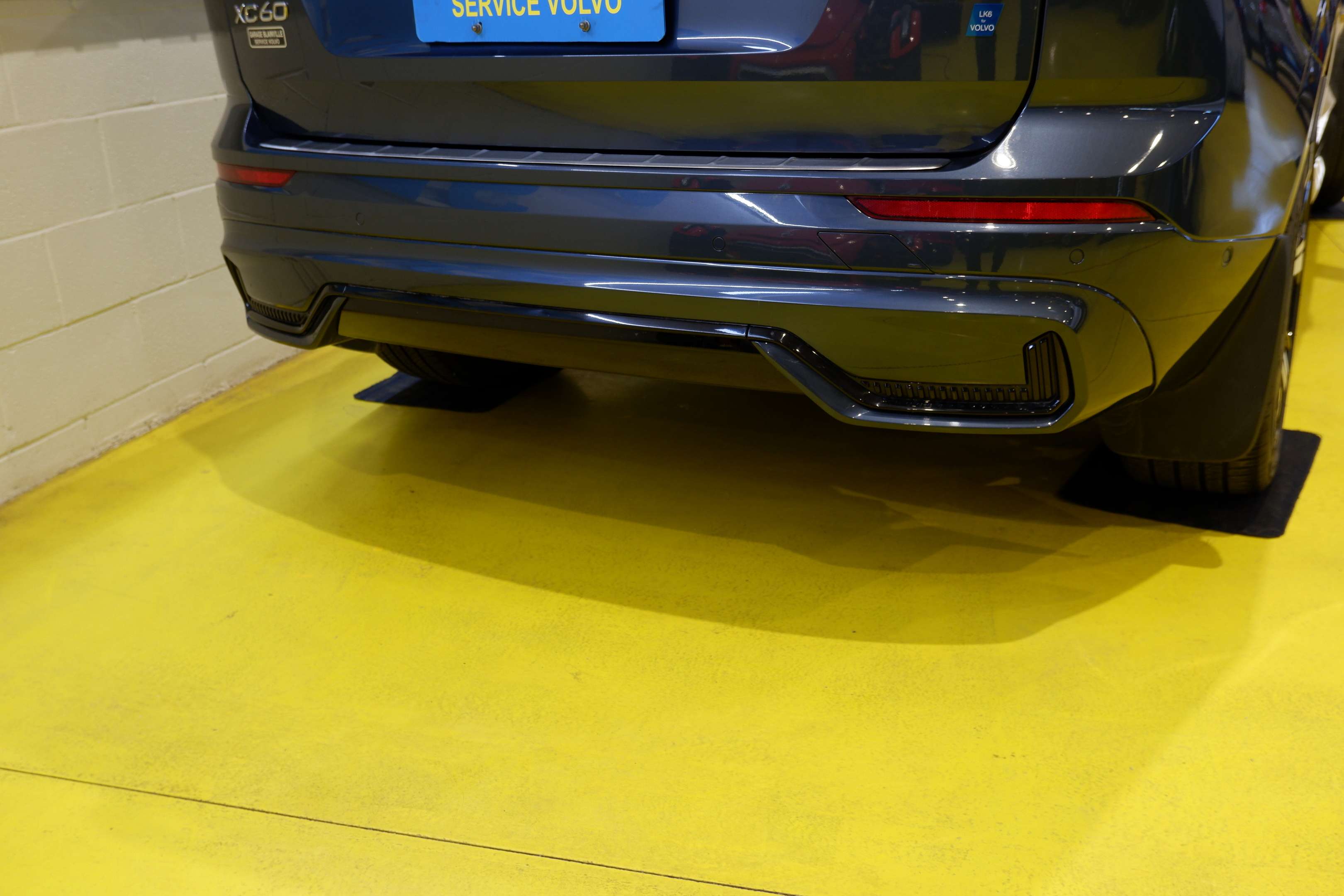 2022 Volvo XC60 (R.Design)Spec.Edition,Bowers/Wilkins,Head Up Disp thumb 7