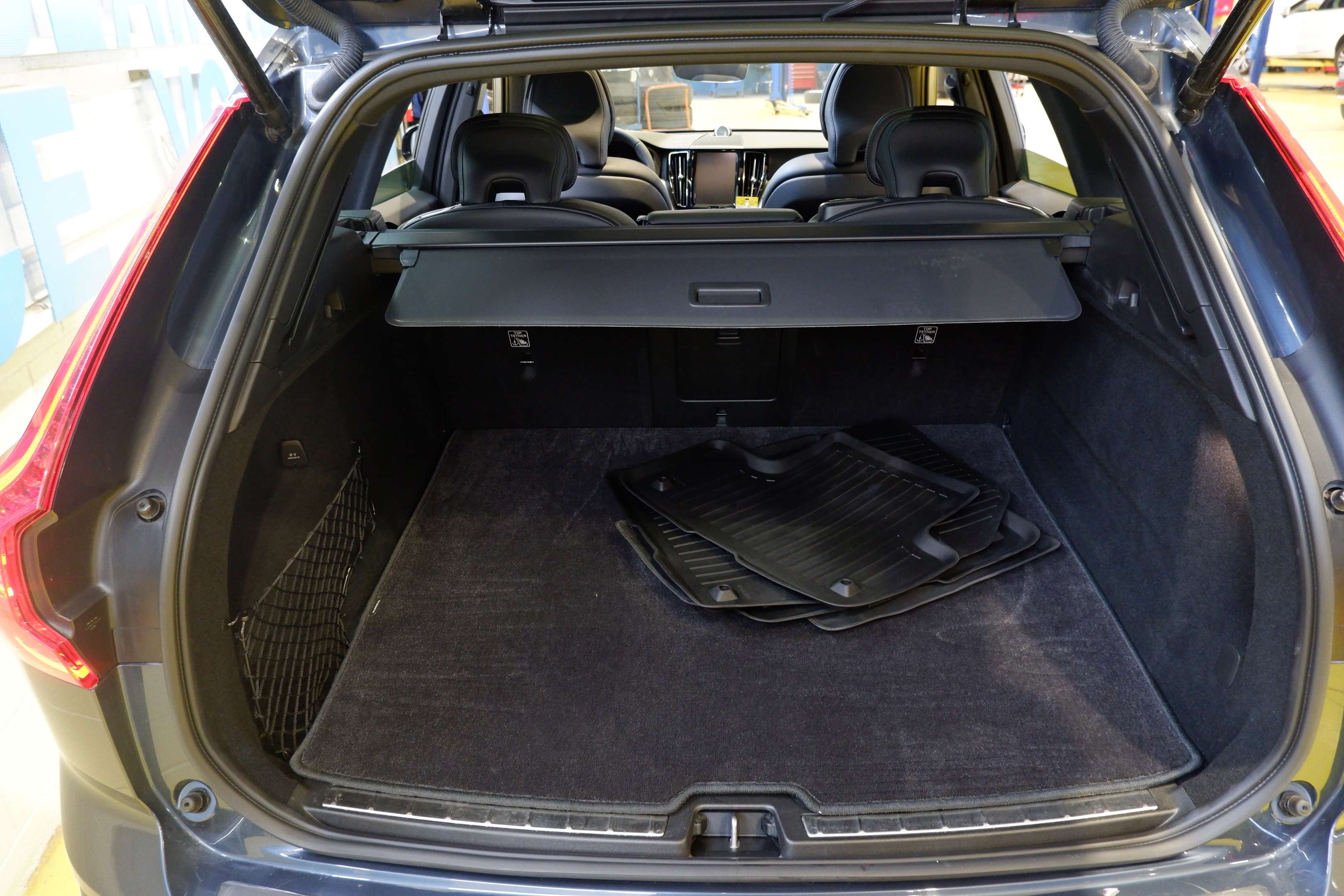 2022 Volvo XC60 (R.Design)Spec.Edition,Bowers/Wilkins,Head Up Disp thumb 32