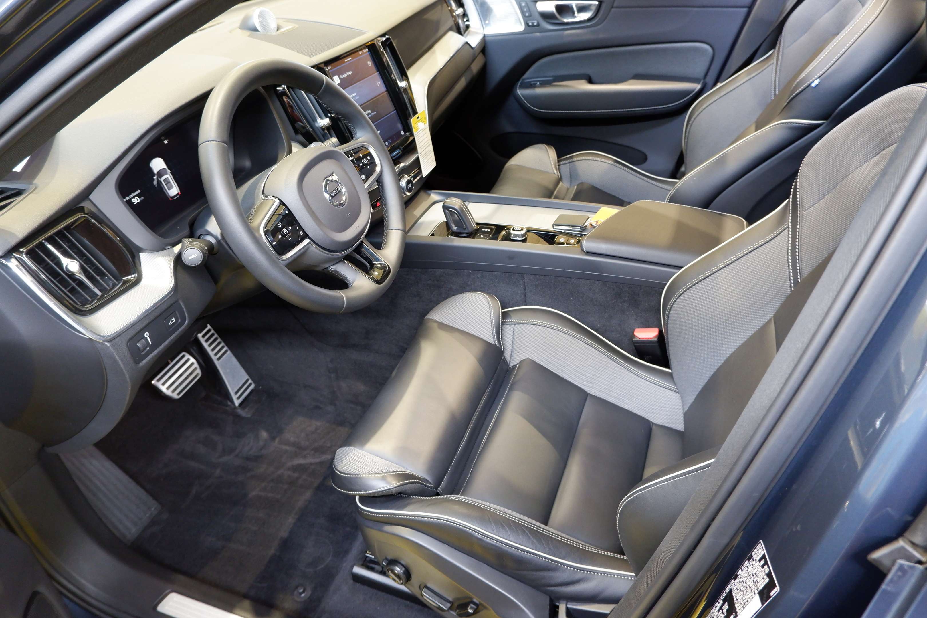 2022 Volvo XC60 (R.Design)Spec.Edition,Bowers/Wilkins,Head Up Disp thumb 18