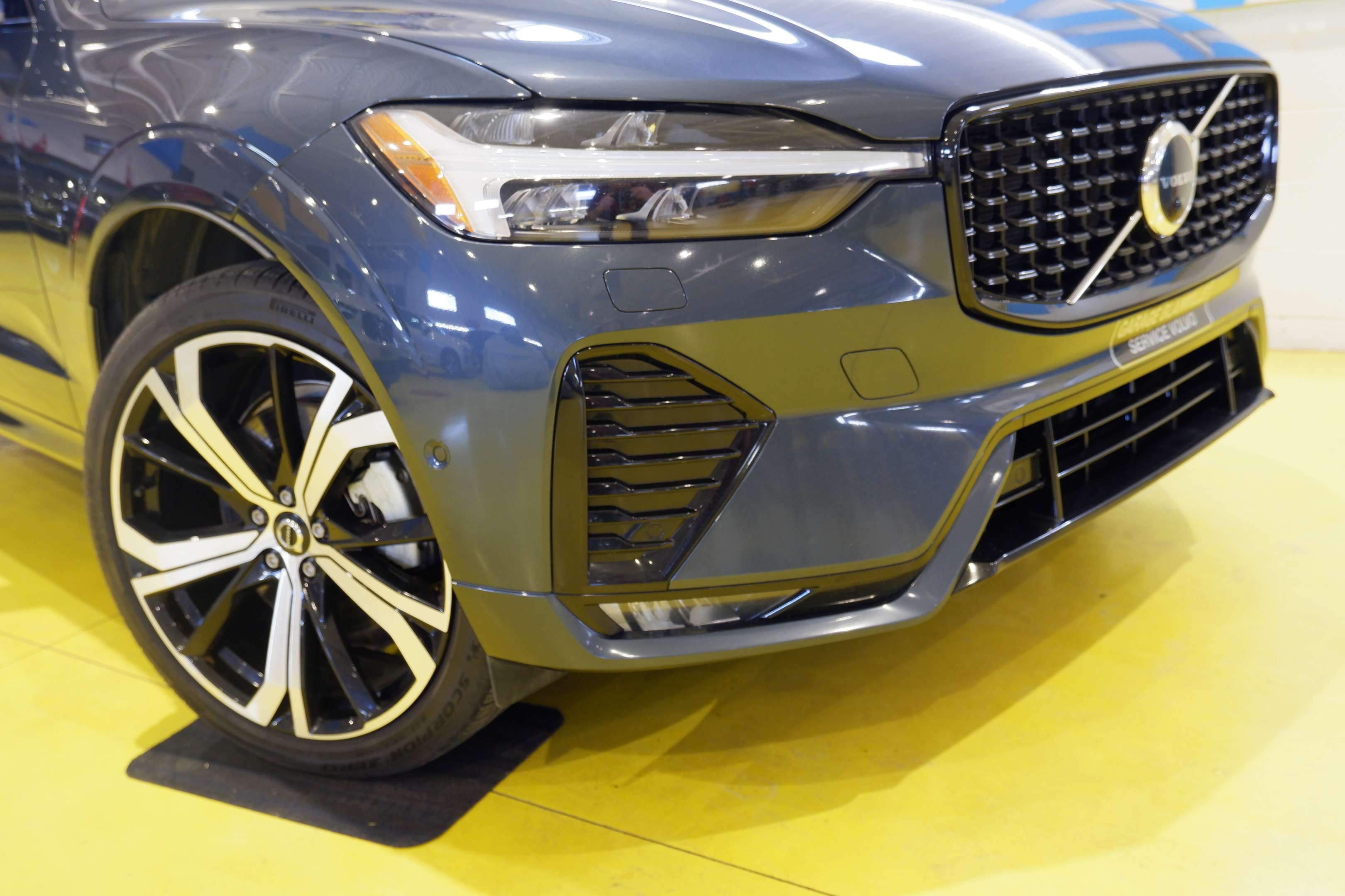 2022 Volvo XC60 (R.Design)Spec.Edition,Bowers/Wilkins,Head Up Disp alt 3