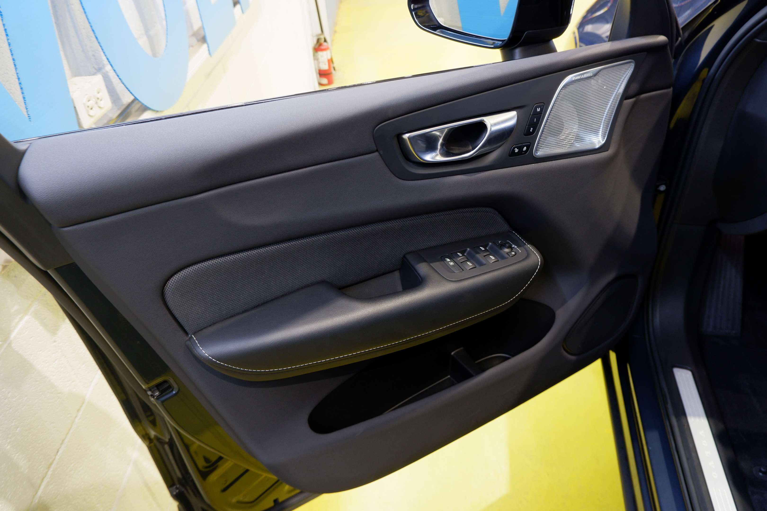 2022 Volvo XC60 (R.Design)Spec.Edition,Bowers/Wilkins,Head Up Disp thumb 15