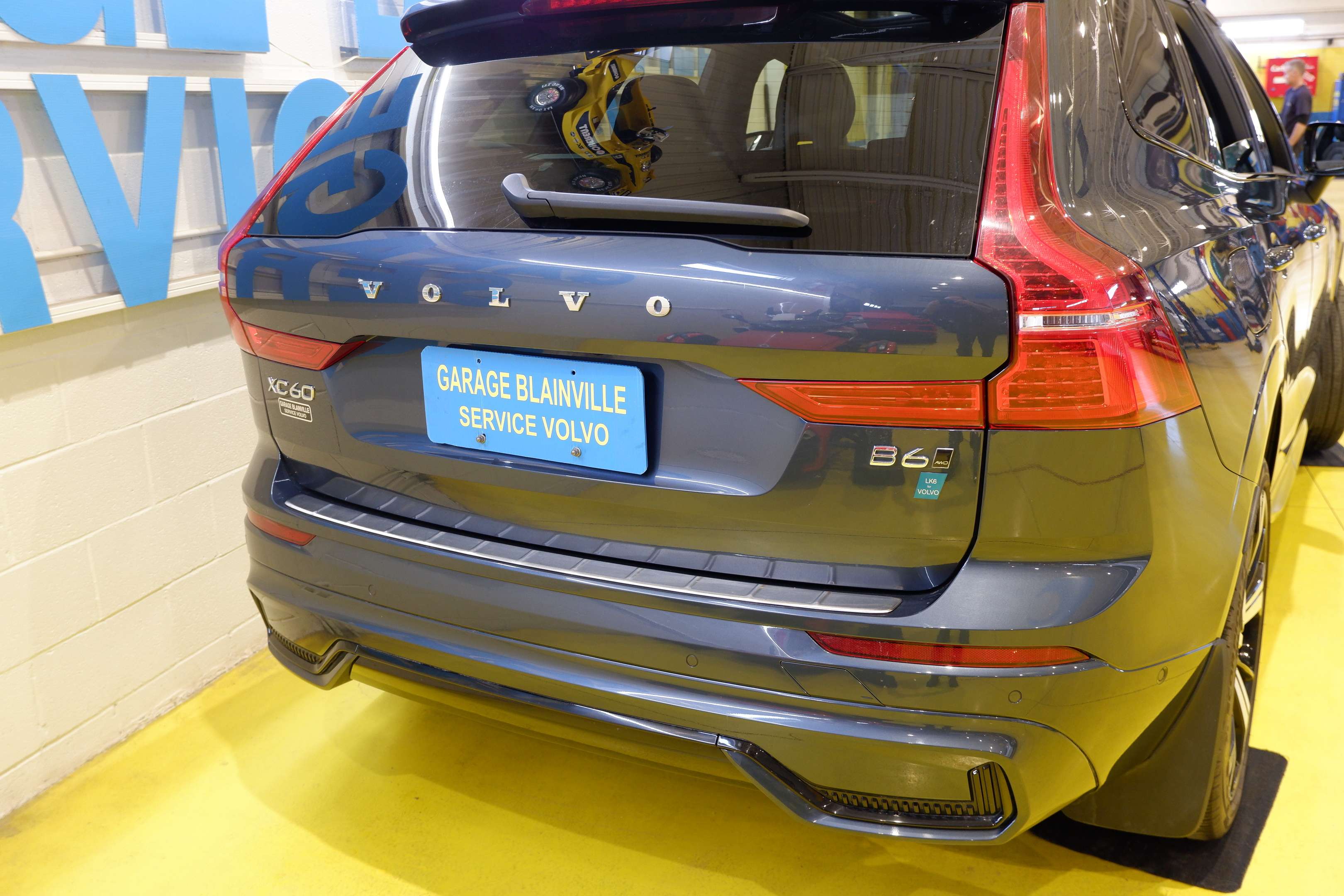 2022 Volvo XC60 (R.Design)Spec.Edition,Bowers/Wilkins,Head Up Disp thumb 6