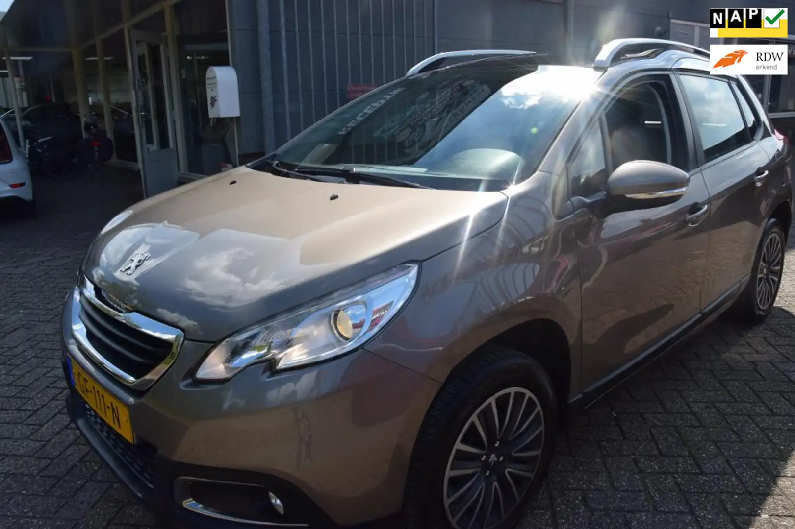 Peugeot 2008 1.2 PureTech Active Gris - 1