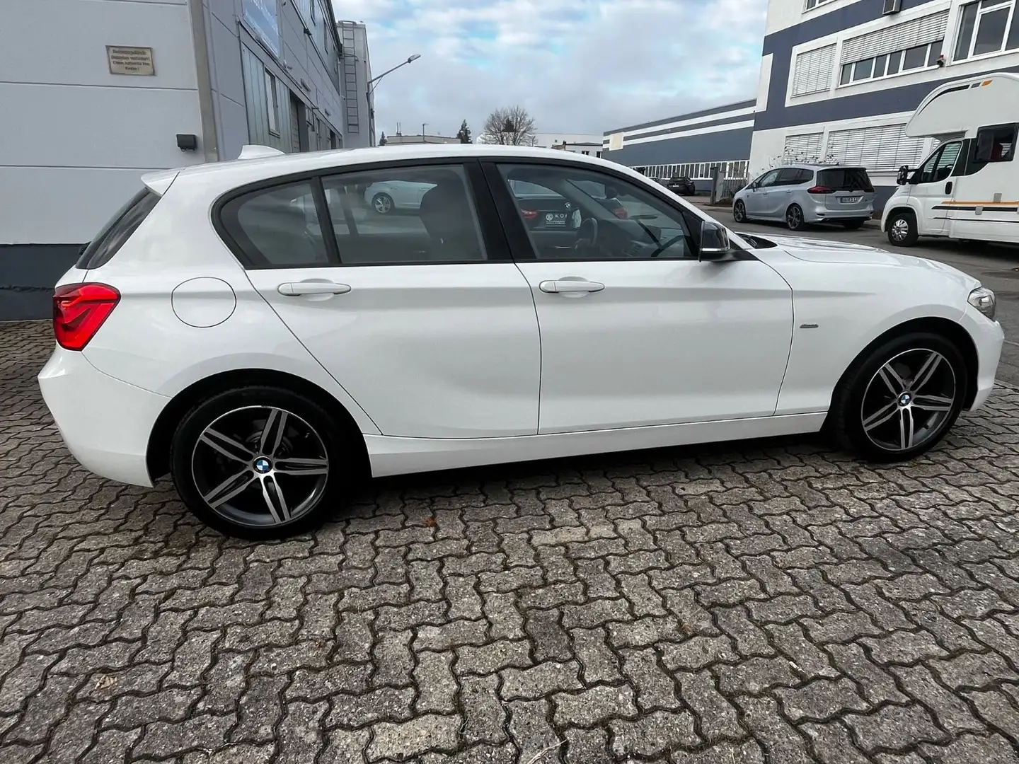 BMW 118 1 Limousine 5-trg. 118 d Sport Line Weiß - 2