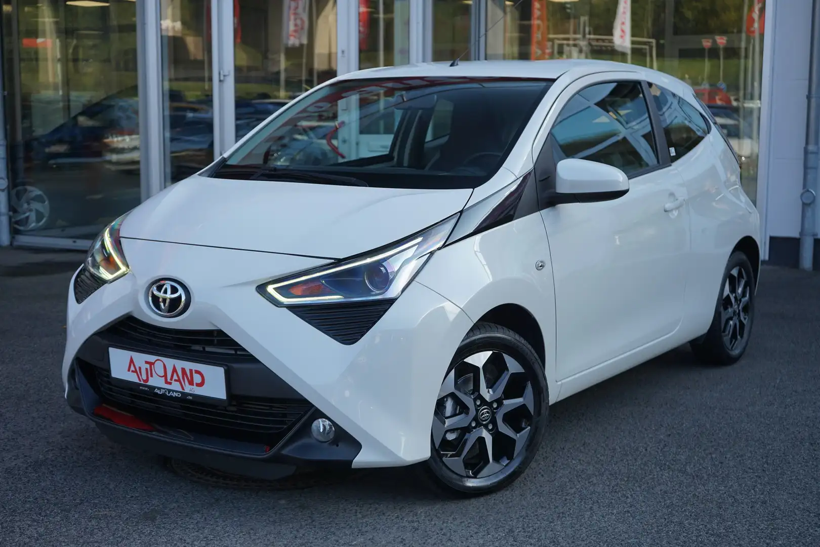 Toyota Aygo AYGO 1.0 x-play club Klima Kamera Android Apple Weiß - 2