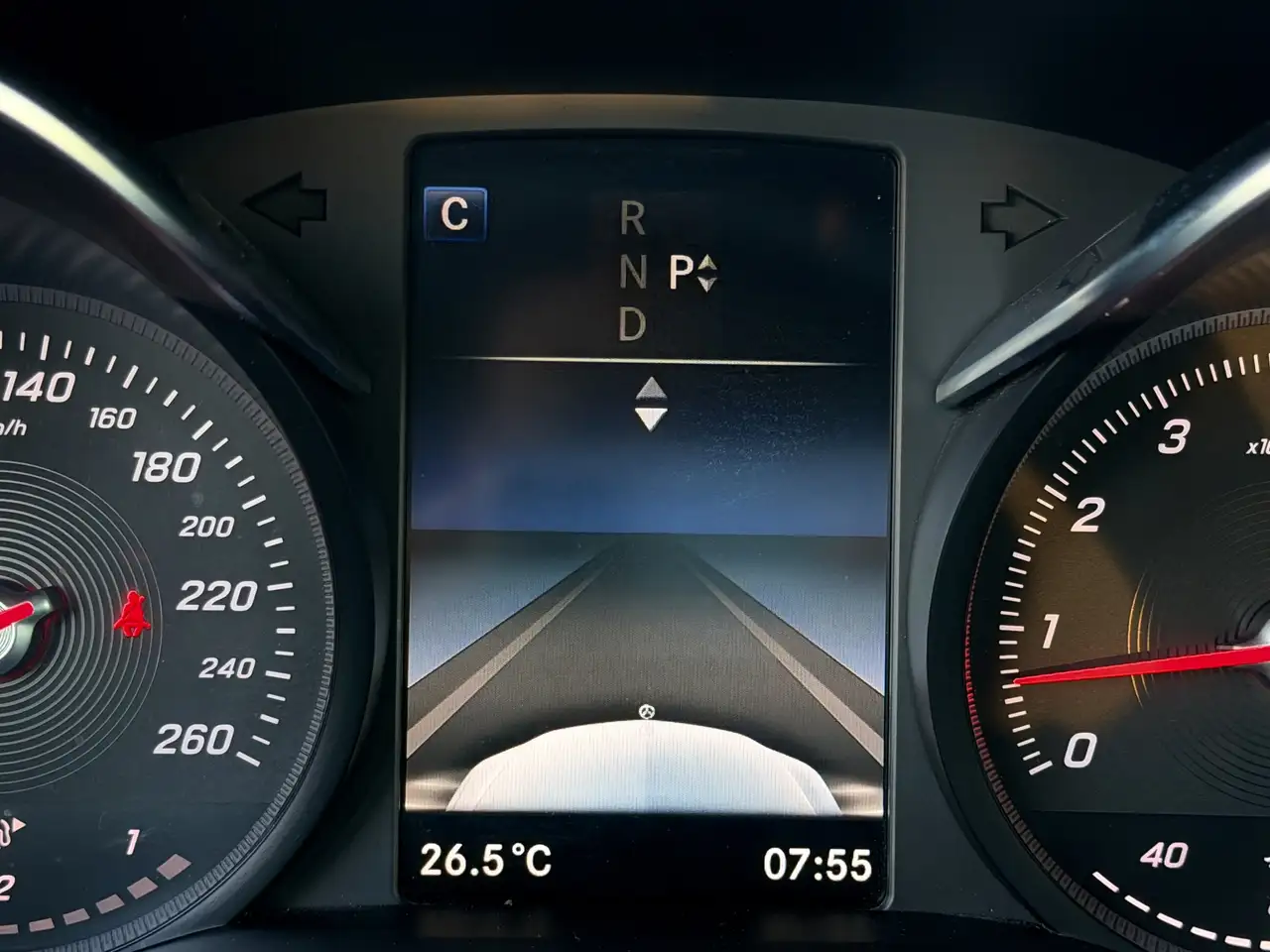 Mercedes-Benz C-Class снимка Mercedes-Benz C-Class