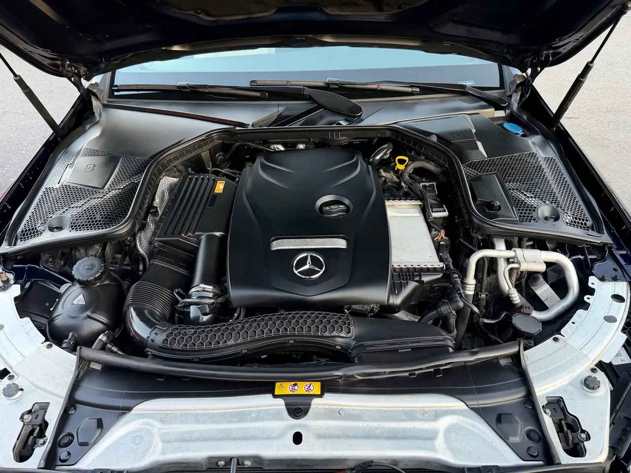 Mercedes-Benz C-Class снимка Mercedes-Benz C-Class