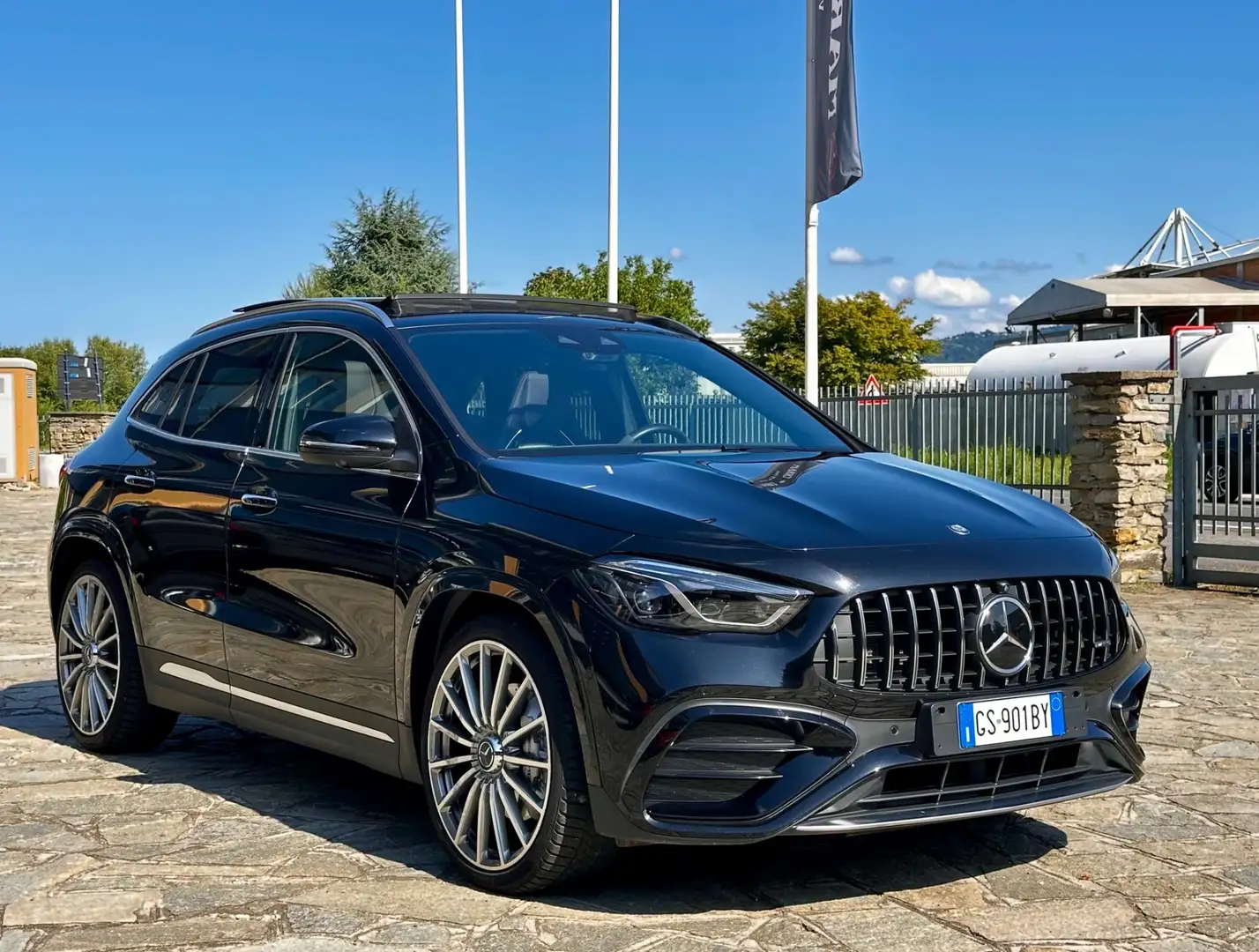 Mercedes-Benz GLA 45 AMG GLA 35 4Matic AMG Premium Plus Schwarz - 2