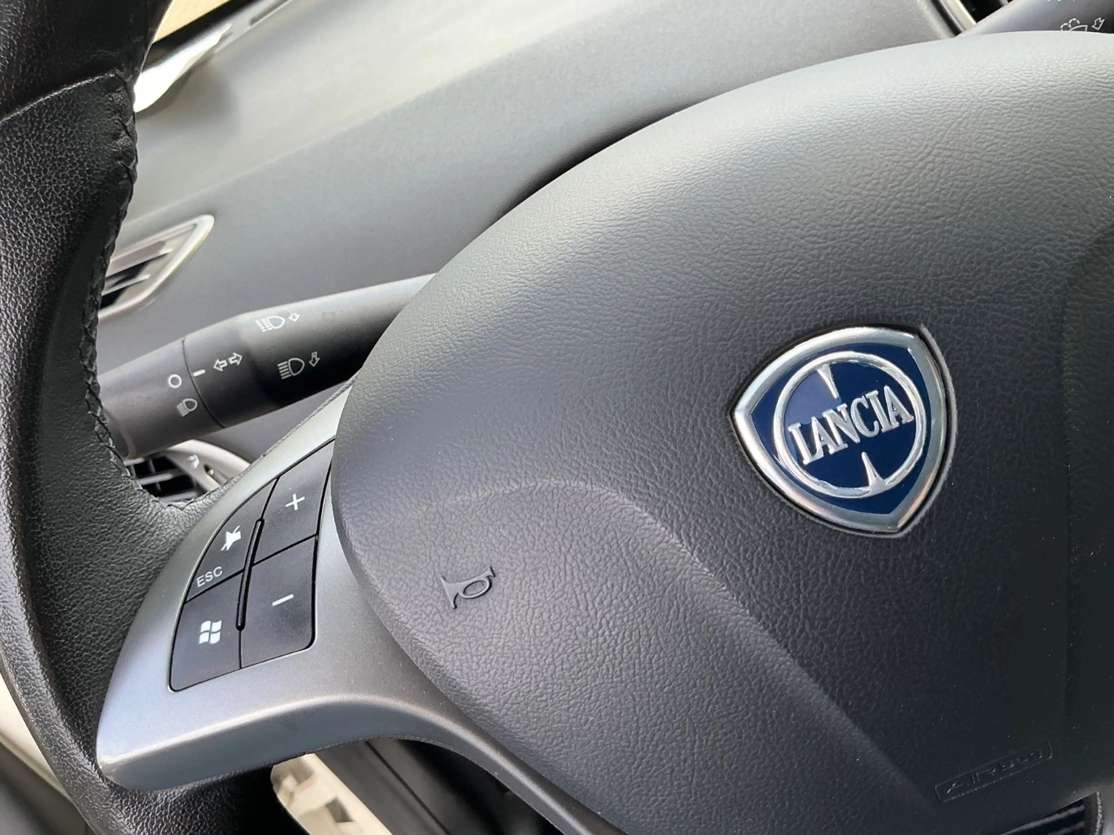 Lancia Ypsilon Platinum 0.9 Twinair PDC USB Allwetter — photo 21