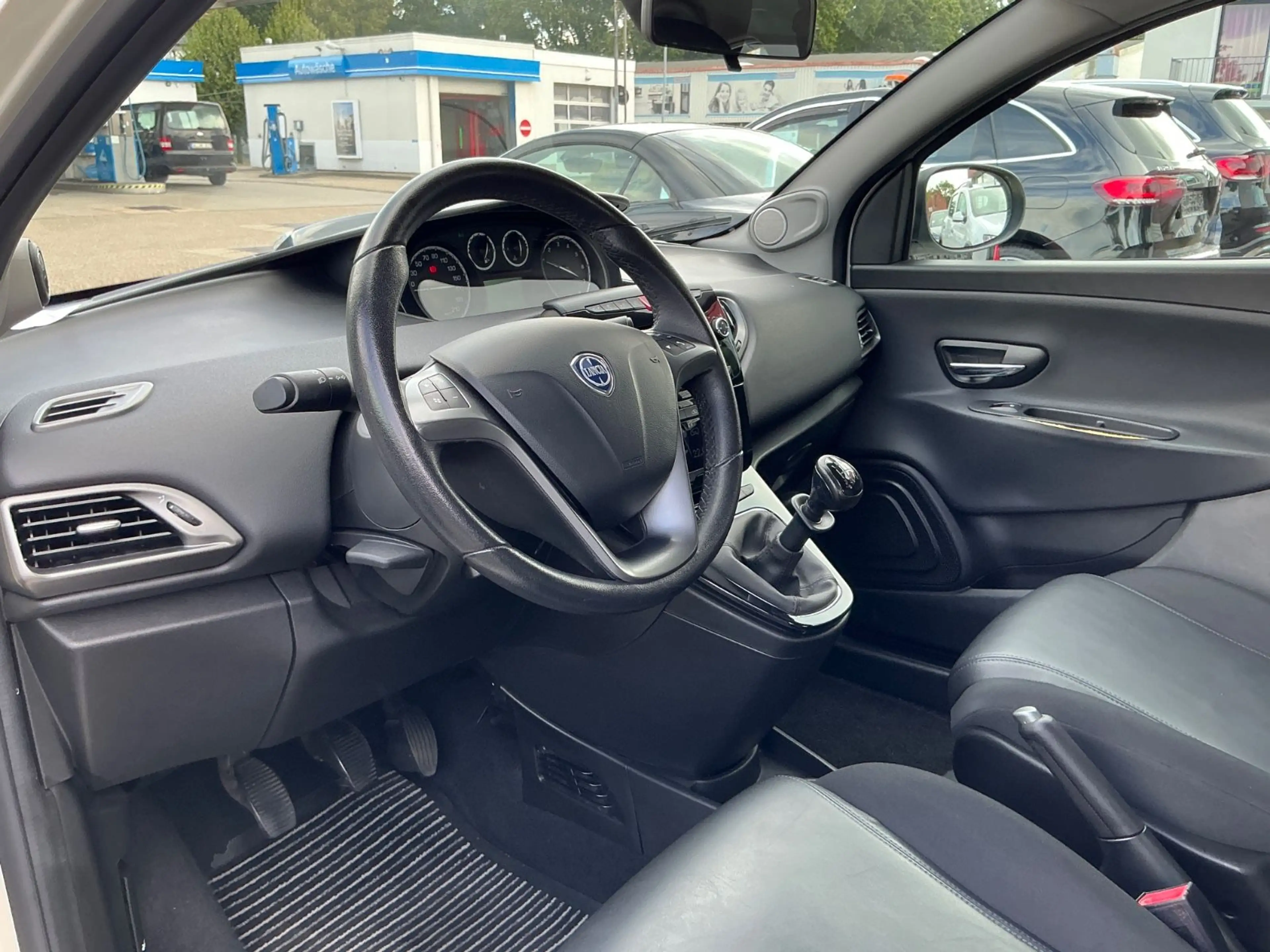 Lancia Ypsilon Platinum 0.9 Twinair PDC USB Allwetter — photo 12