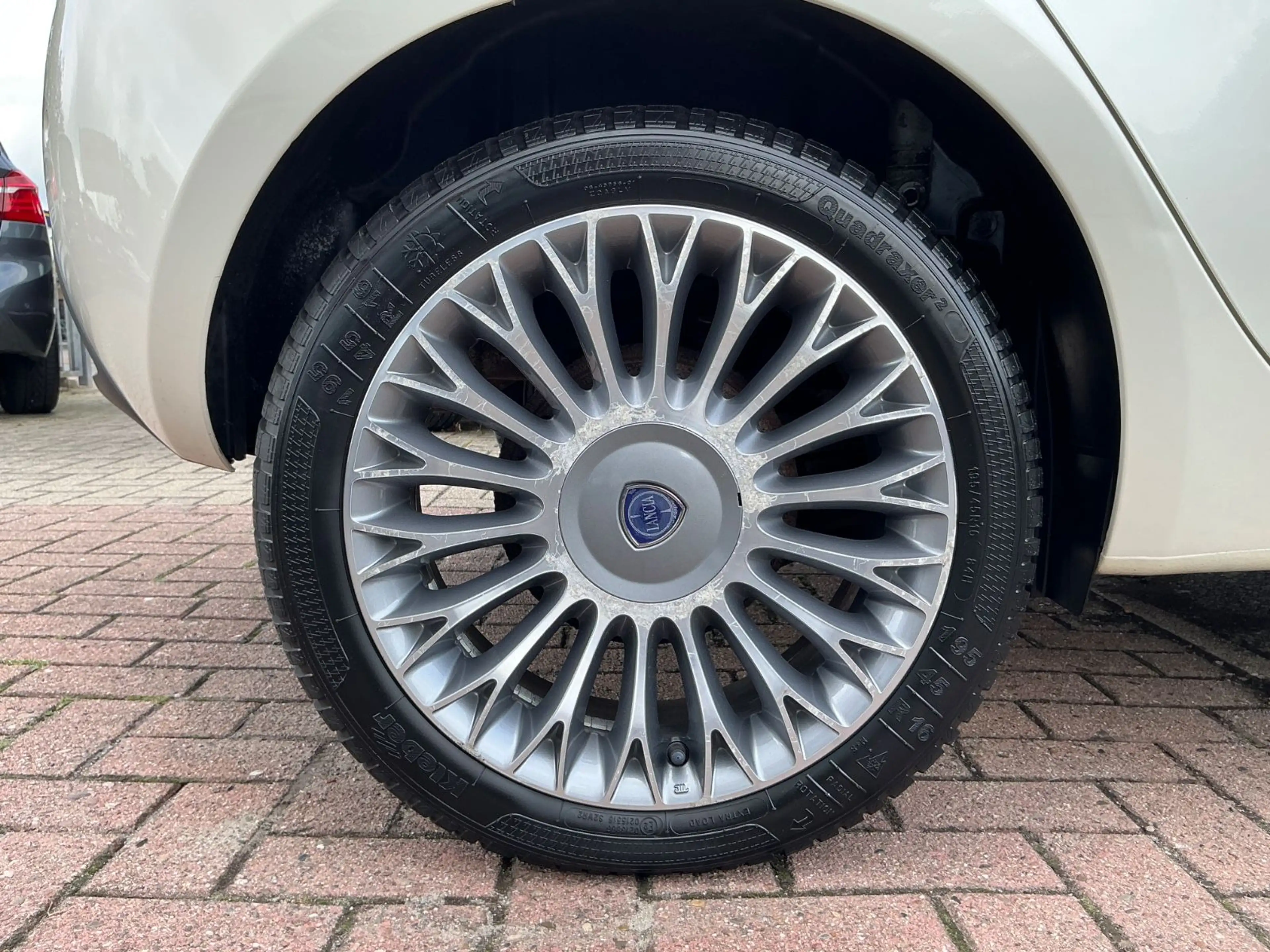 Lancia Ypsilon Platinum 0.9 Twinair PDC USB Allwetter — photo 9