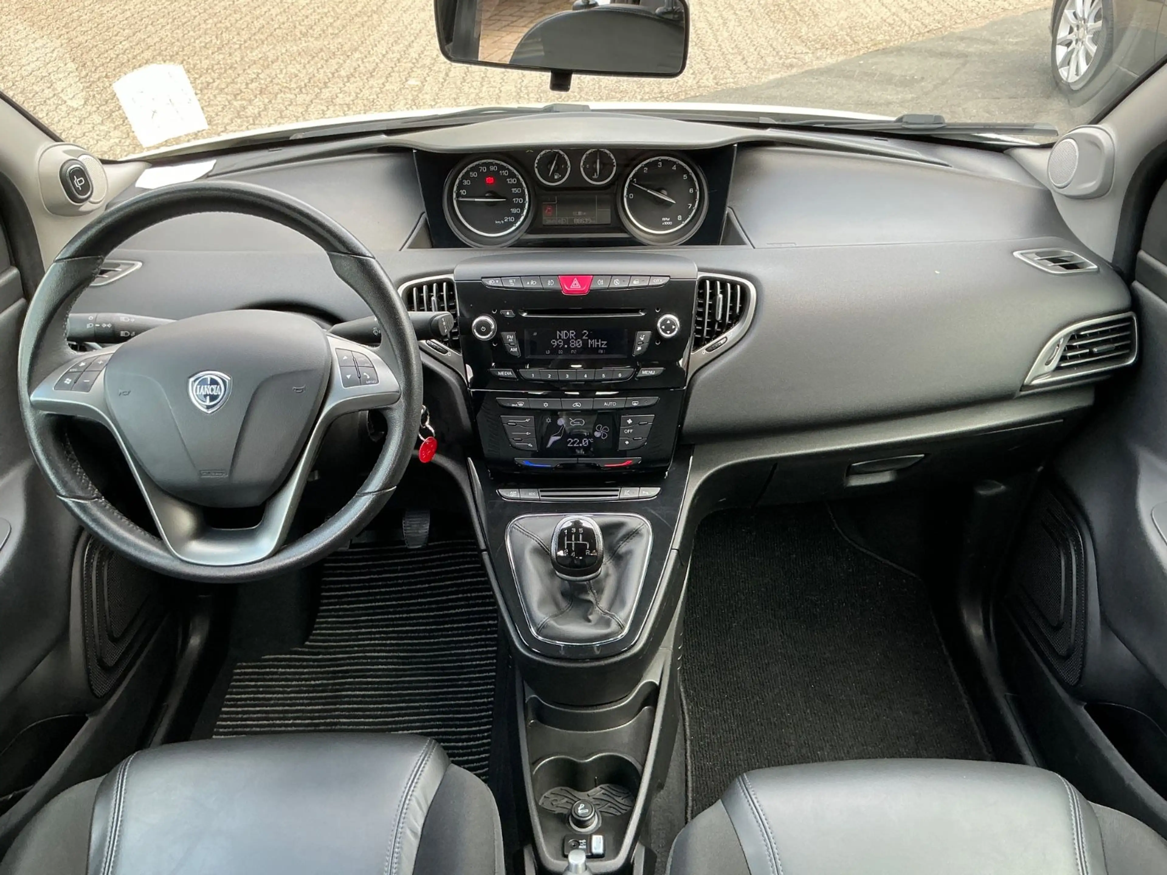 Lancia Ypsilon Platinum 0.9 Twinair PDC USB Allwetter — photo 14