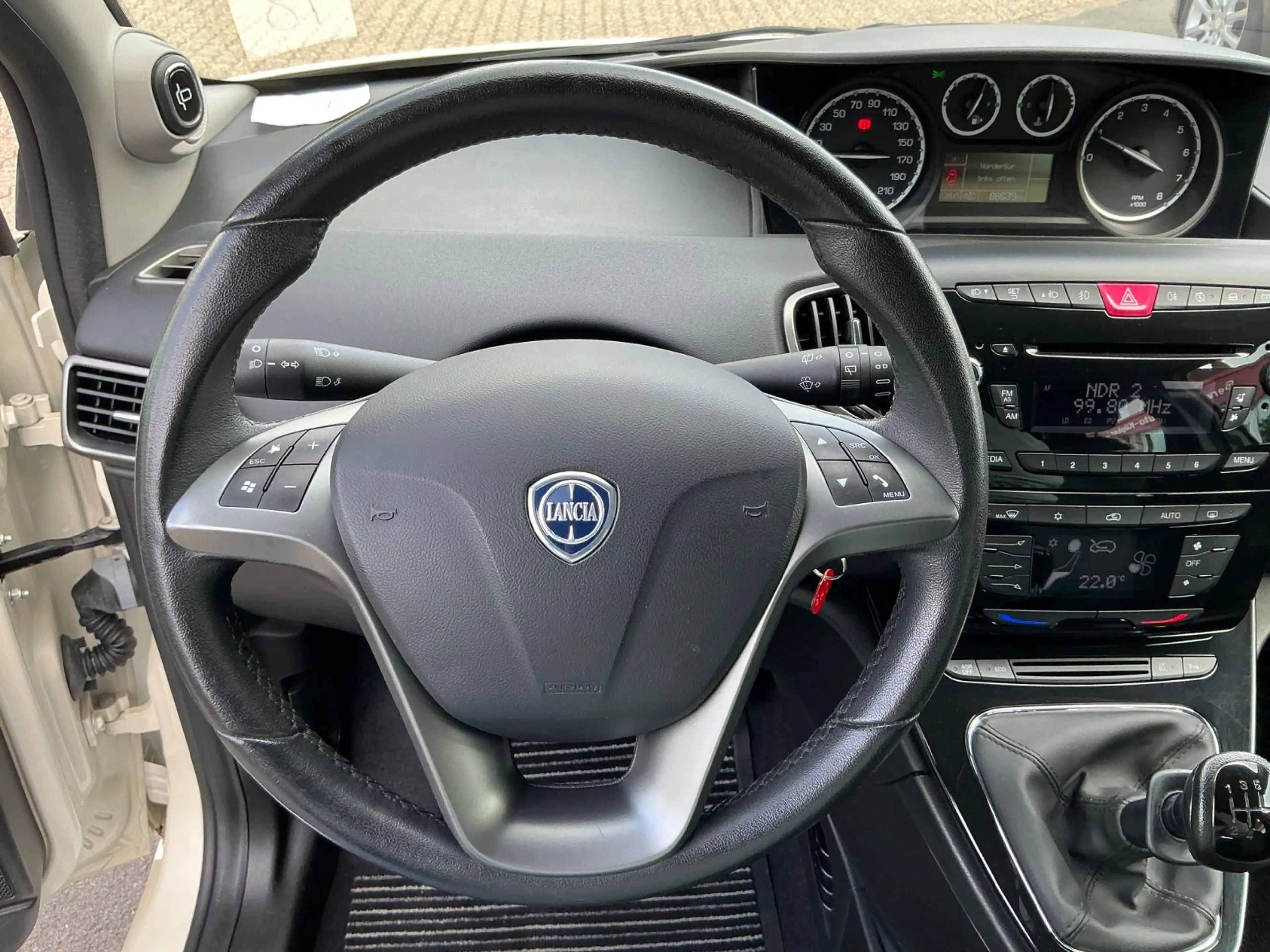 Lancia Ypsilon Platinum 0.9 Twinair PDC USB Allwetter — photo 15