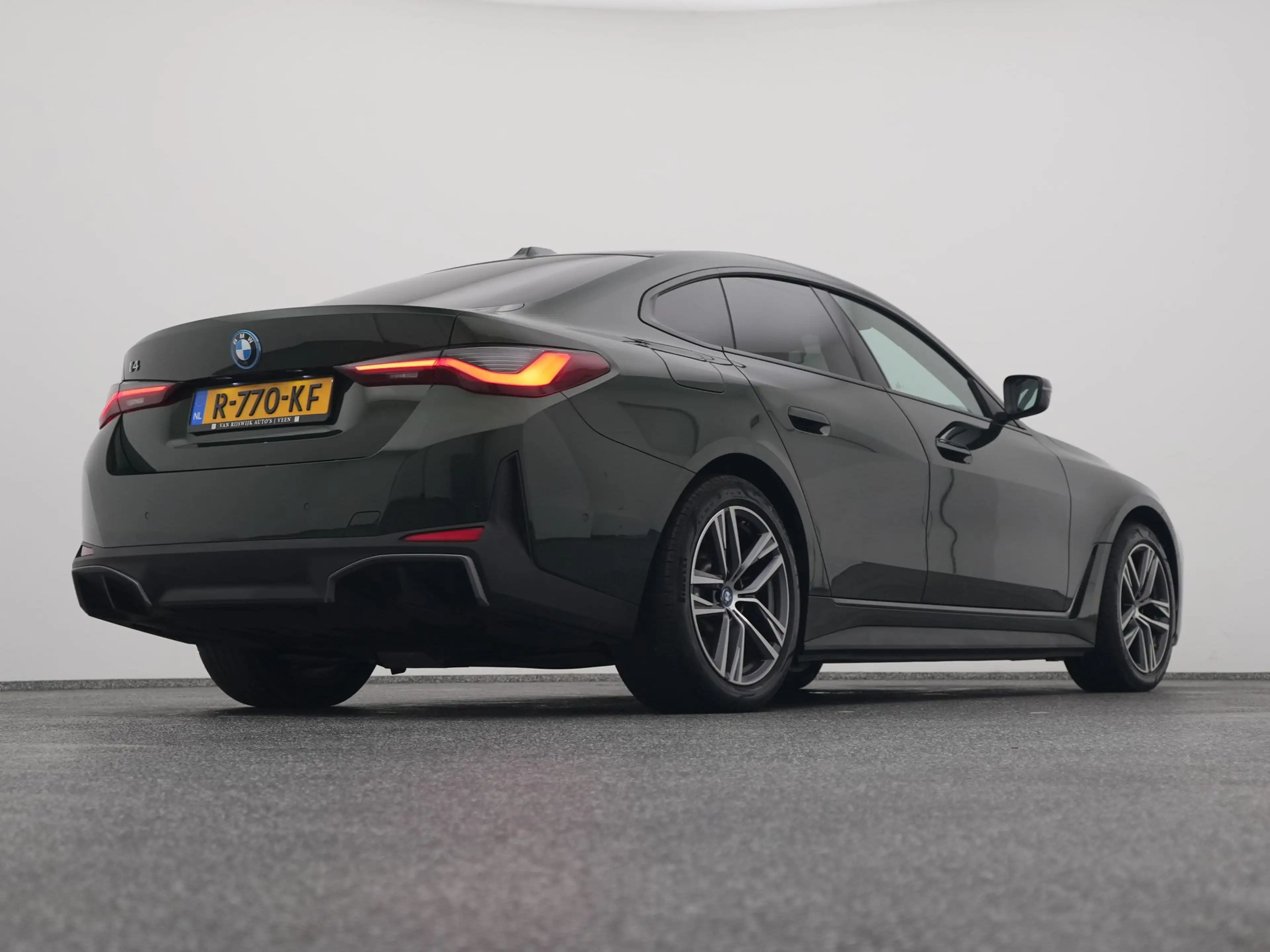 BMW i4 eDrive40 84 kWh | CAMERA | CARPLAY | STOELVERWARMI — photo 17