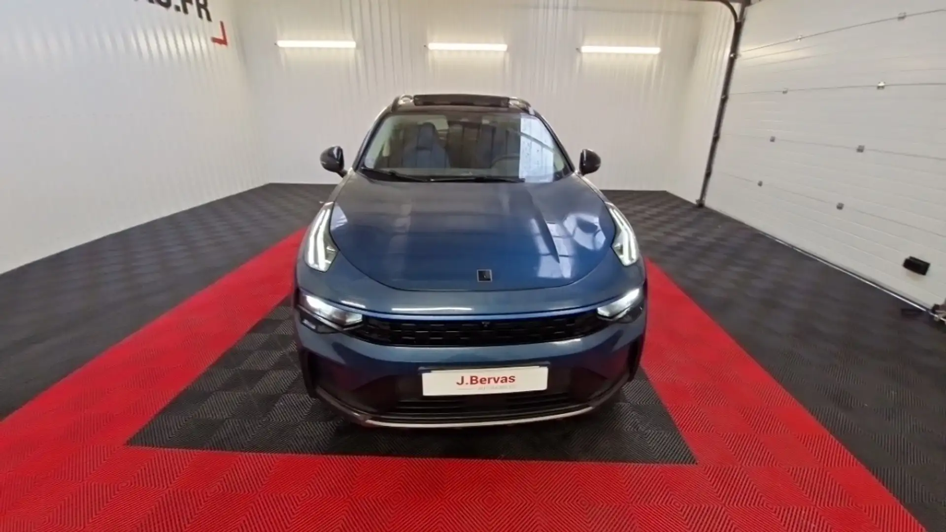 Lynk & Co 01 1.5 261ch Hybride Rechargeable Bleu - 2